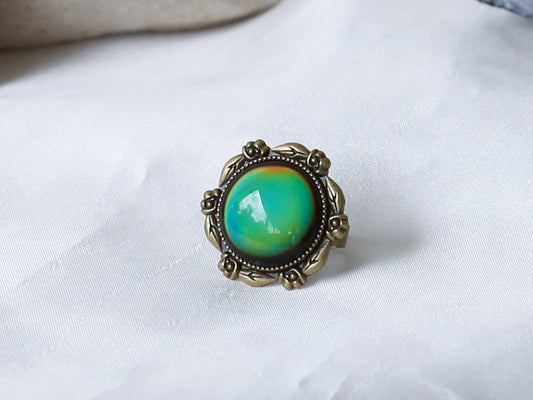 Bronze Rose Mood Ring with Iconic Features