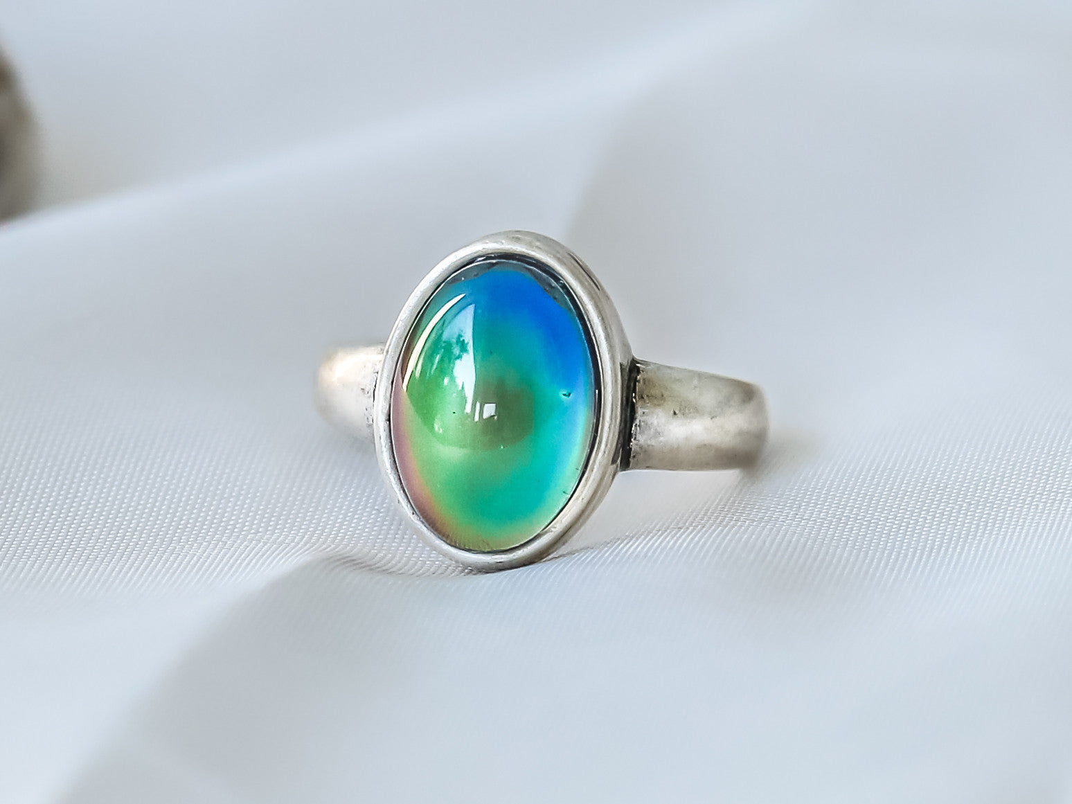 Bohemian Oval Shaped Mood Ring Mitpaw