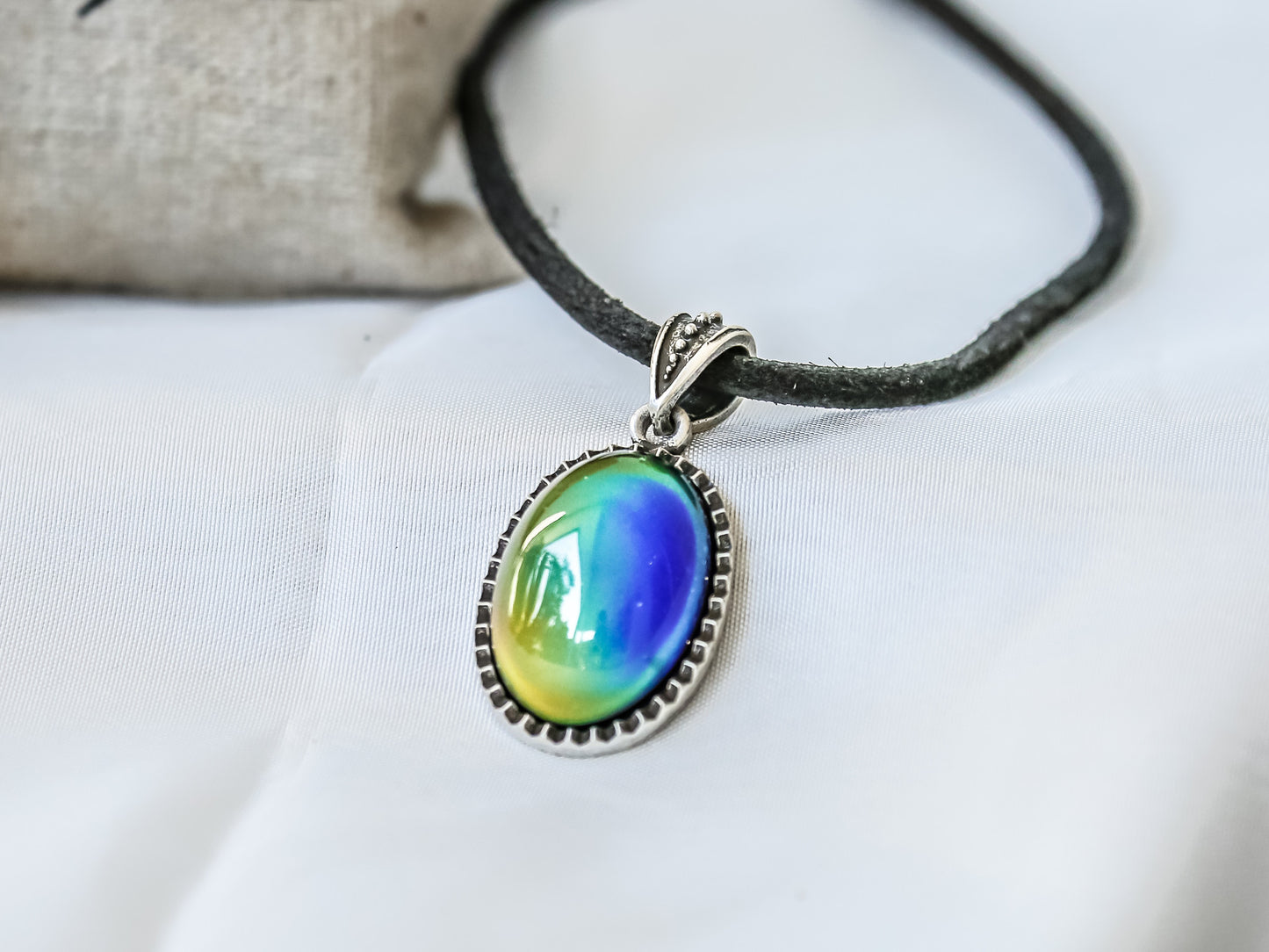 Bohemian Silver Oval Shaped Mood Pendant Necklace - Mitpaw
