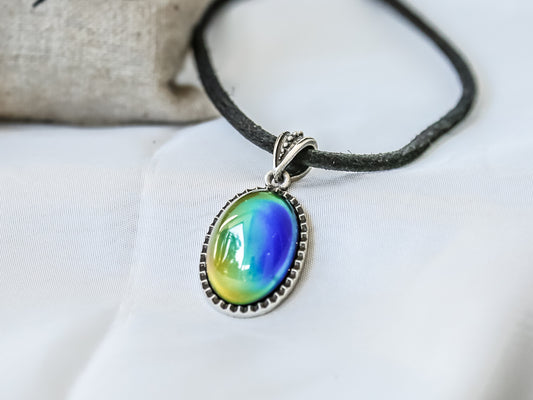 Bohemian Silver Oval Shaped Mood Pendant Necklace - Mitpaw