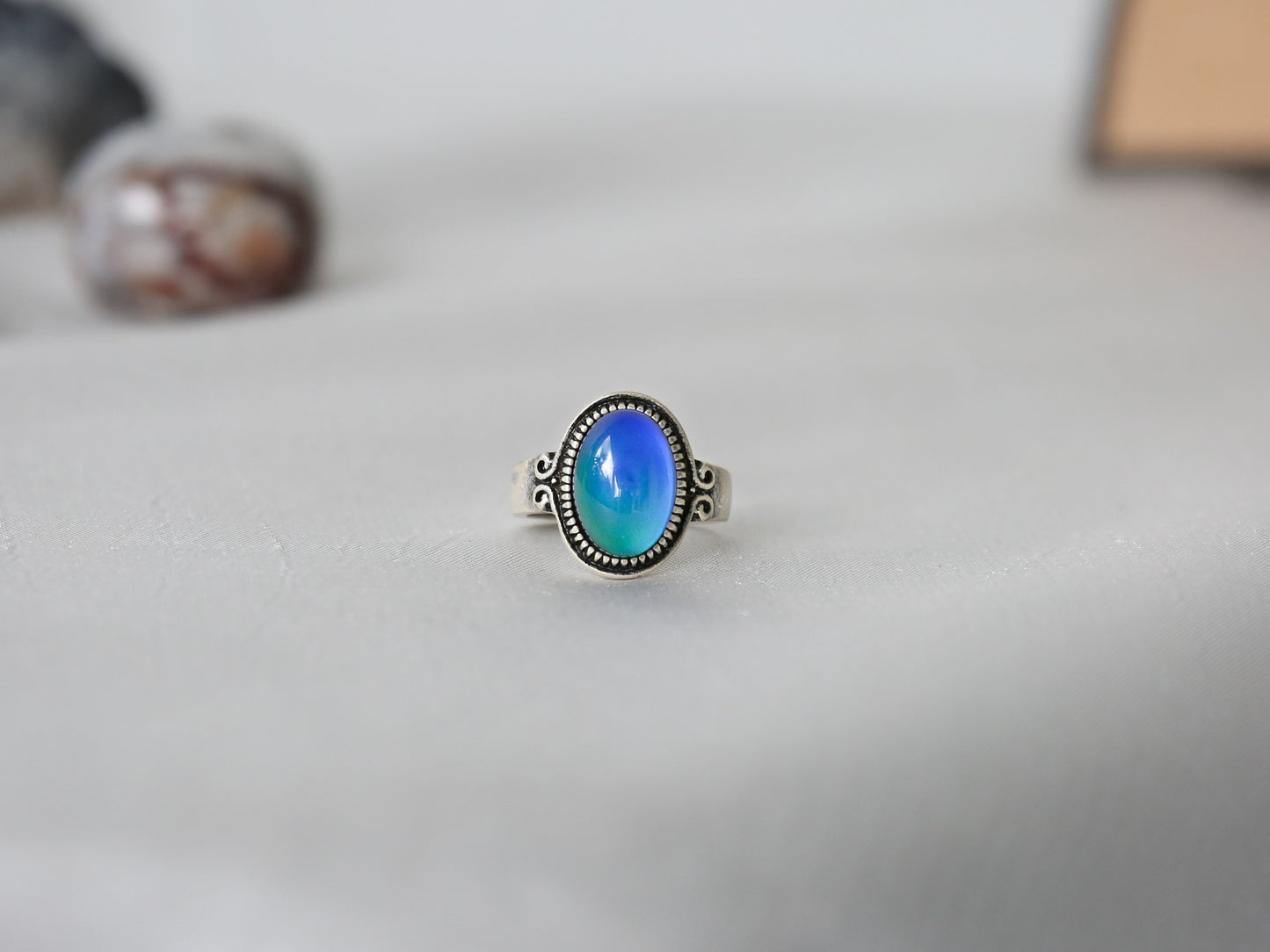 Bohemian Oval Floral Band Mood Ring - Mitpaw