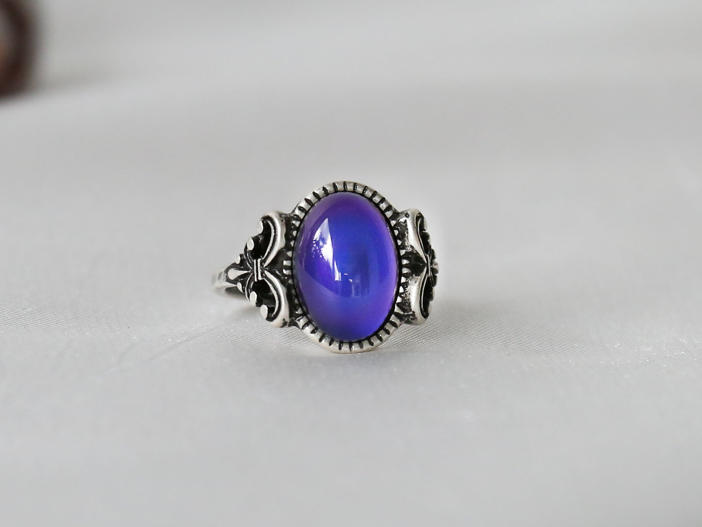 Bohemian Oval Floral Thin Band Mood Ring - Mitpaw