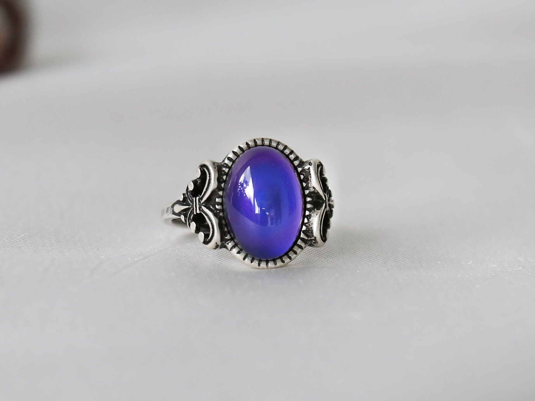 Bohemian Oval Floral Thin Band Mood Ring - Mitpaw