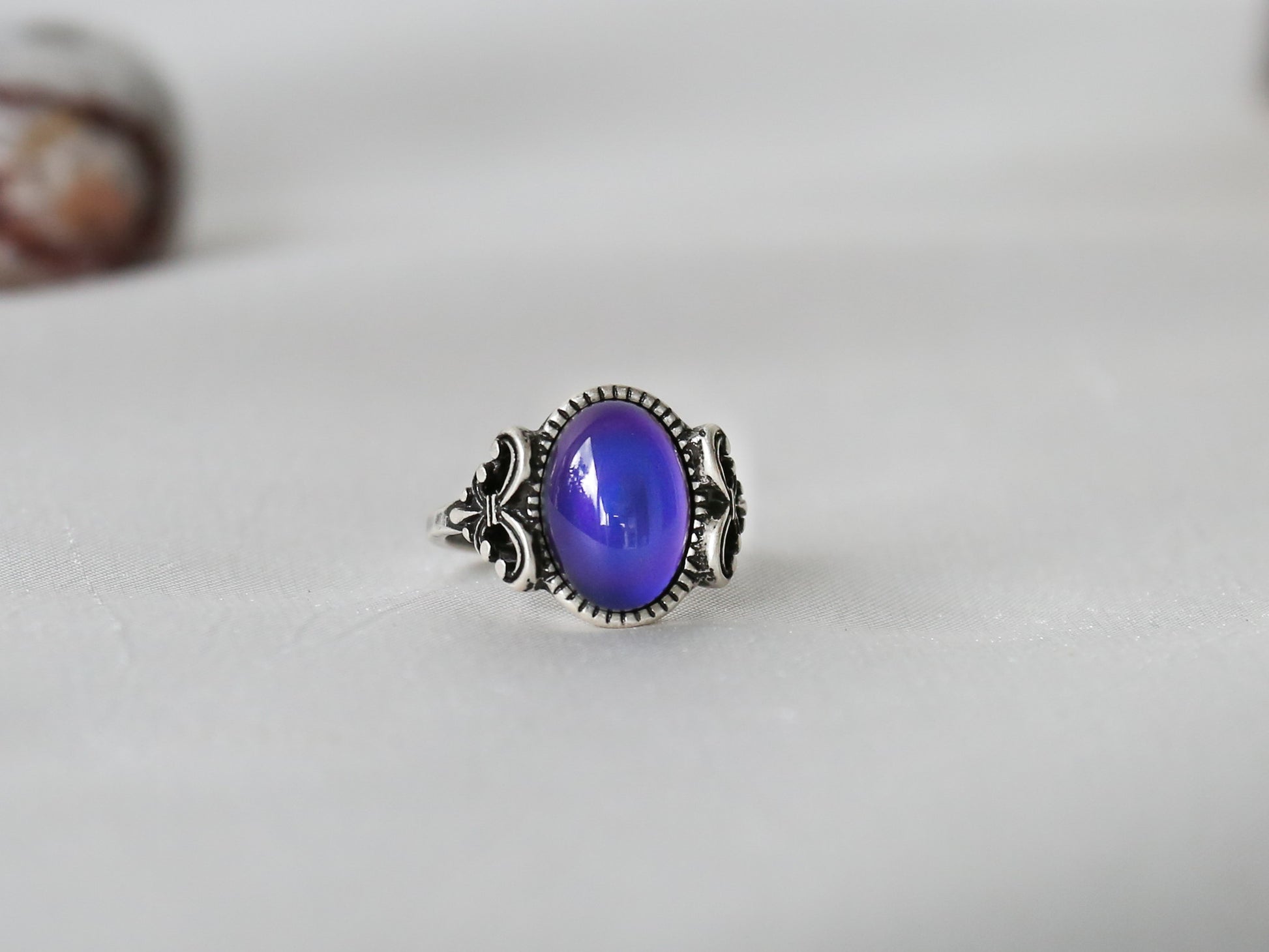 Bohemian Oval Floral Thin Band Mood Ring - Mitpaw