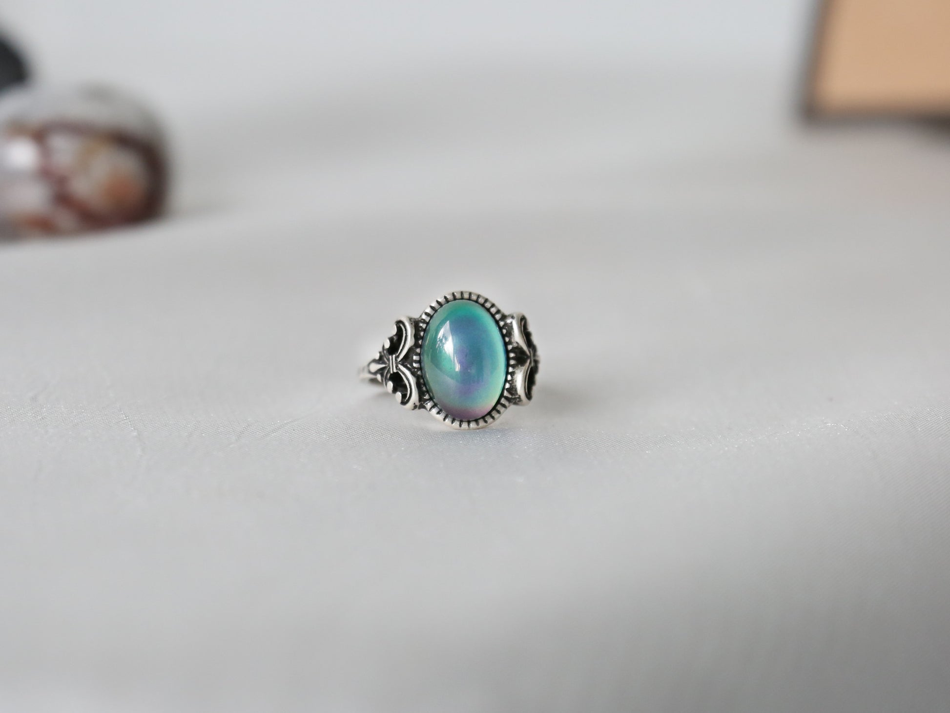 Bohemian Oval Floral Thin Band Mood Ring - Mitpaw