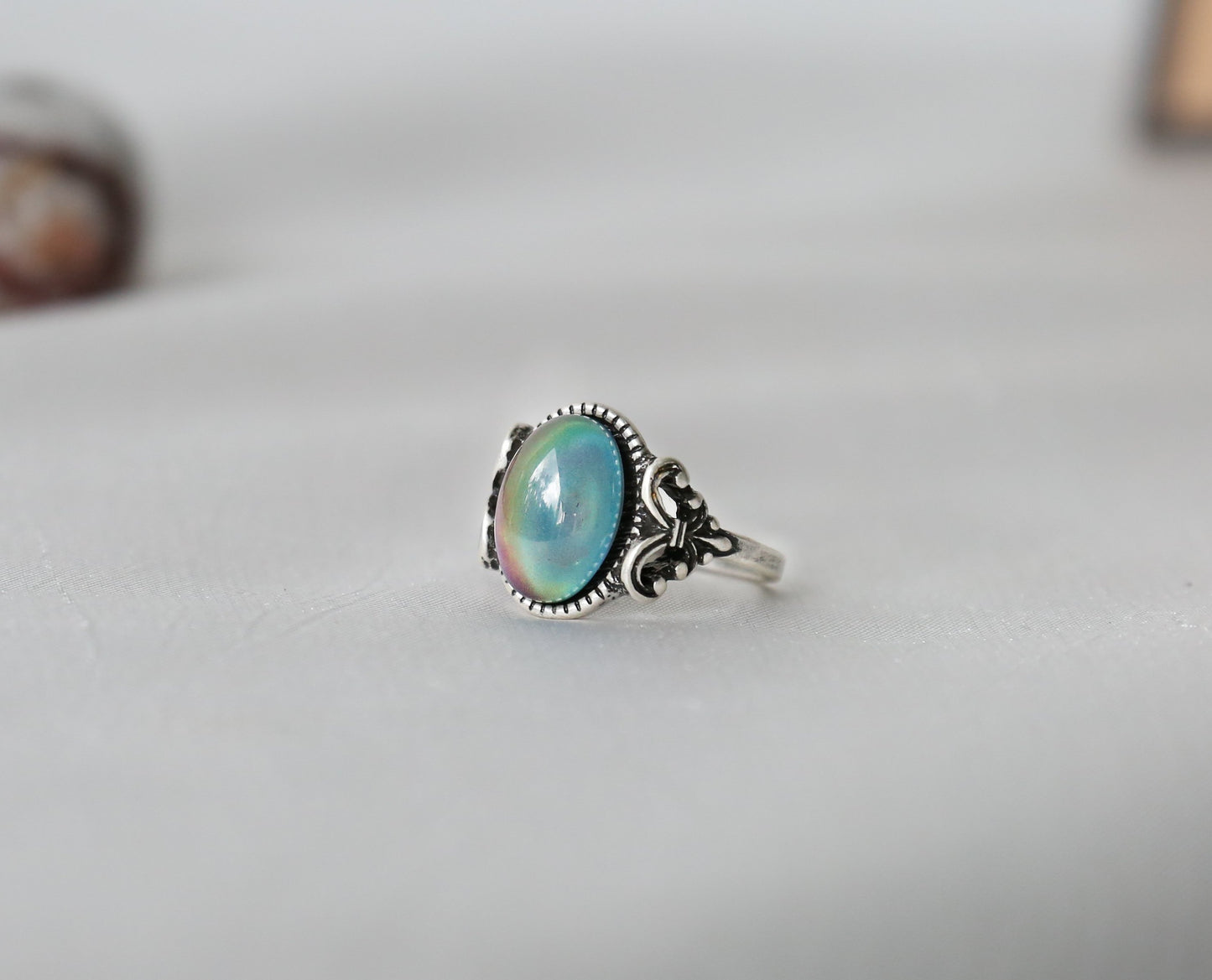Bohemian Oval Floral Thin Band Mood Ring - Mitpaw
