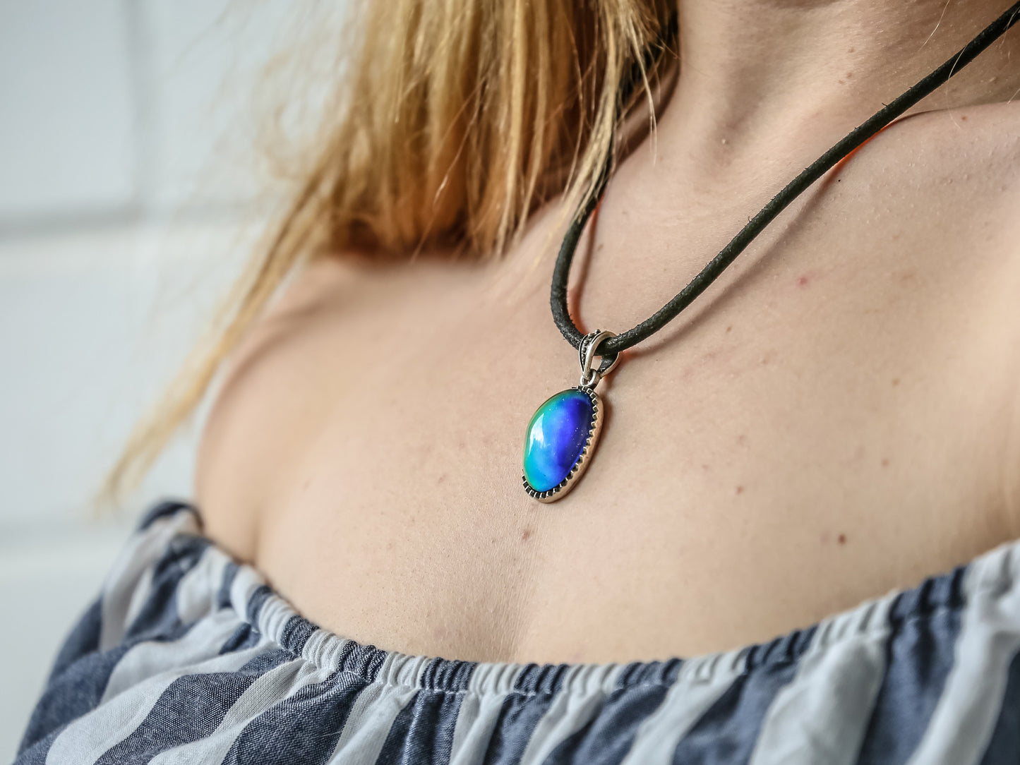 Bohemian Silver Oval Shaped Mood Pendant Necklace - Mitpaw