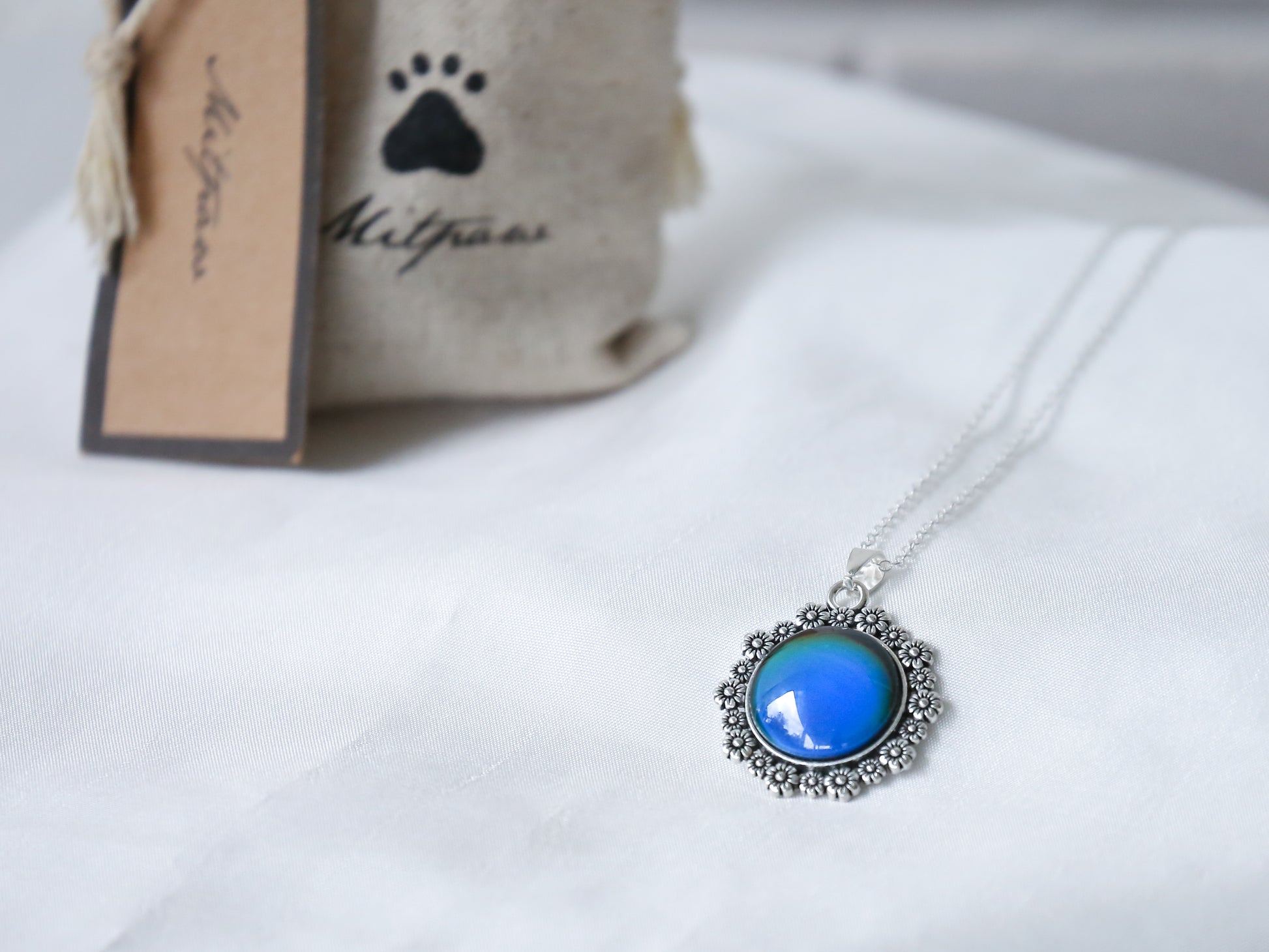 Petal Colour Changing Necklace with 925 Silver Chain - Mitpaw