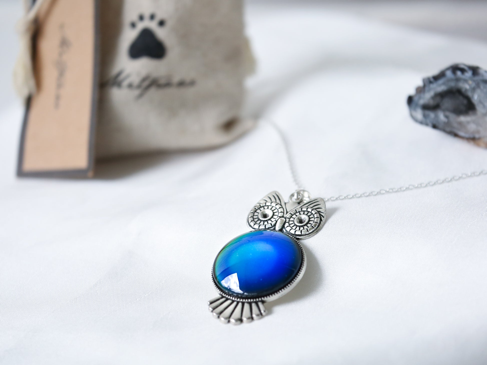 Vintage Owl Colour Changing Necklace with 925 Silver Chain - Mitpaw