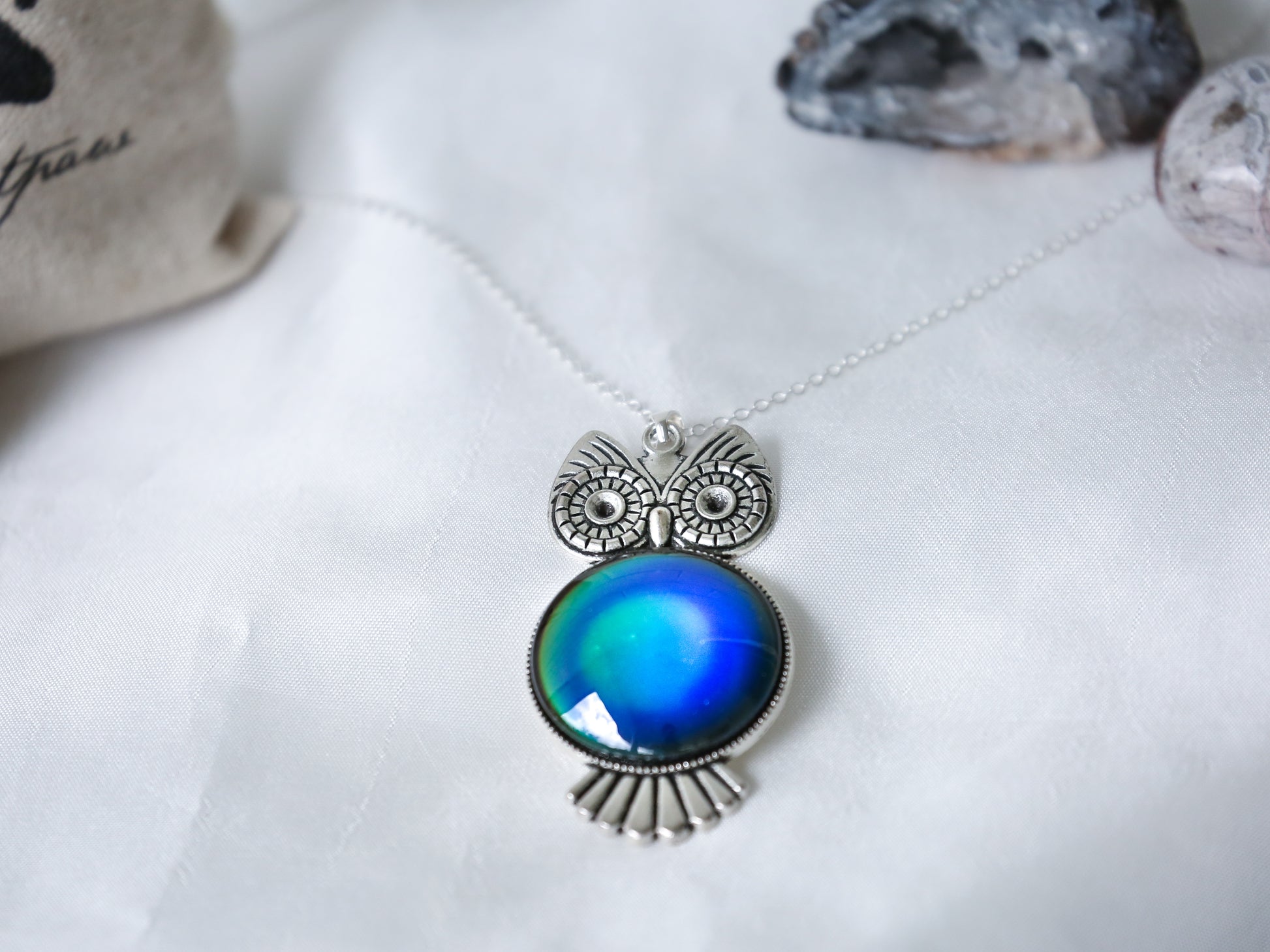 Vintage Owl Colour Changing Necklace with 925 Silver Chain - Mitpaw