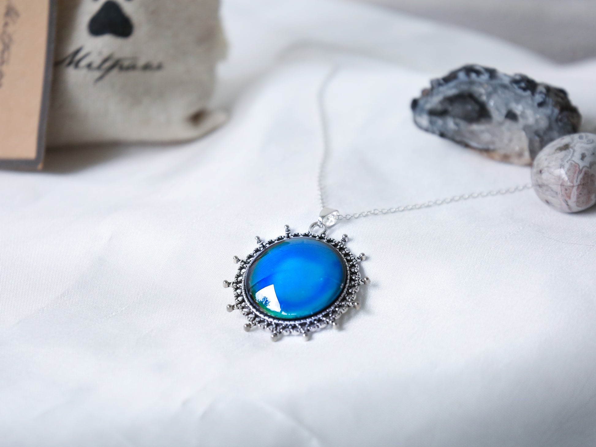 Vintage Dotted Circle Colour Changing Necklace with 925 Silver Chain - Mitpaw