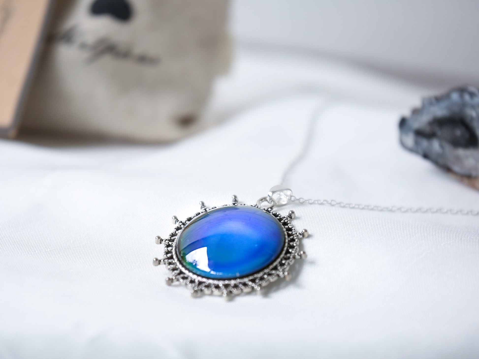 Vintage Dotted Circle Colour Changing Necklace with 925 Silver Chain - Mitpaw