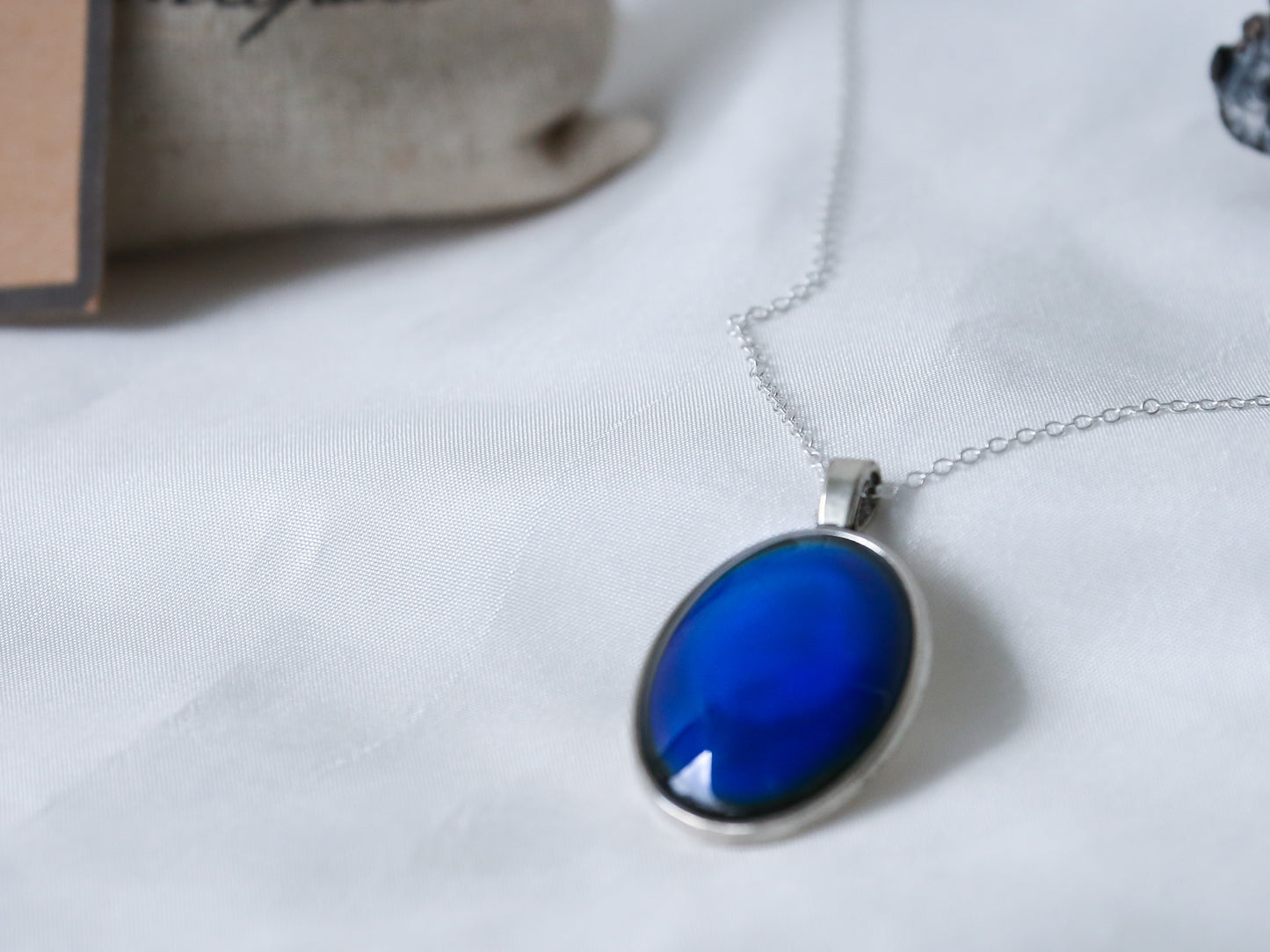 Oval Colour Changing Necklace with 925 Silver Chain - Mitpaw