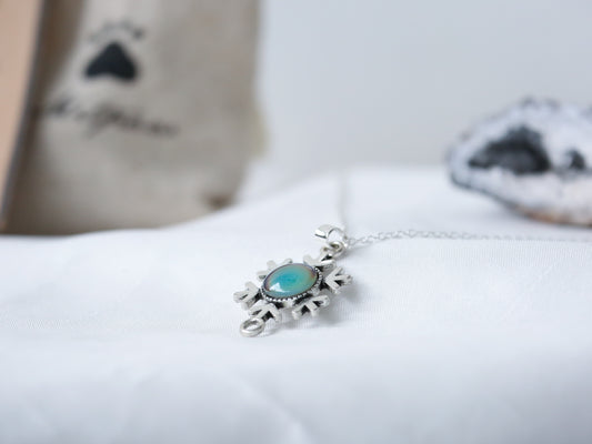 Vintage Snowflake Colour Changing Necklace with 925 Silver Chain - Mitpaw