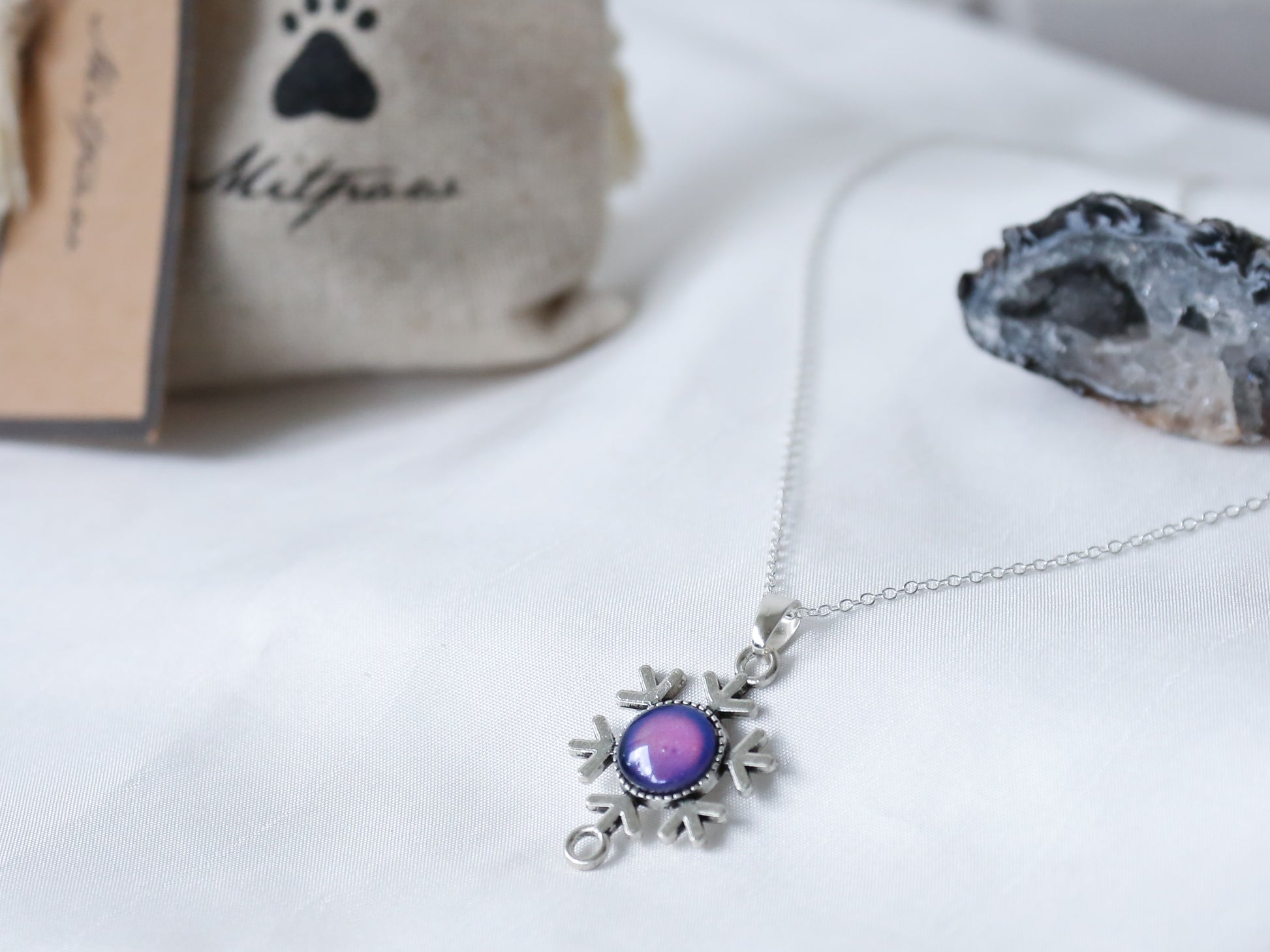 Vintage Snowflake Colour Changing Necklace with 925 Silver Chain - Mitpaw