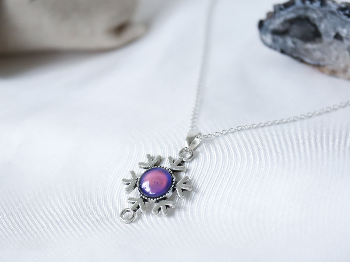 Vintage Snowflake Colour Changing Necklace with 925 Silver Chain - Mitpaw