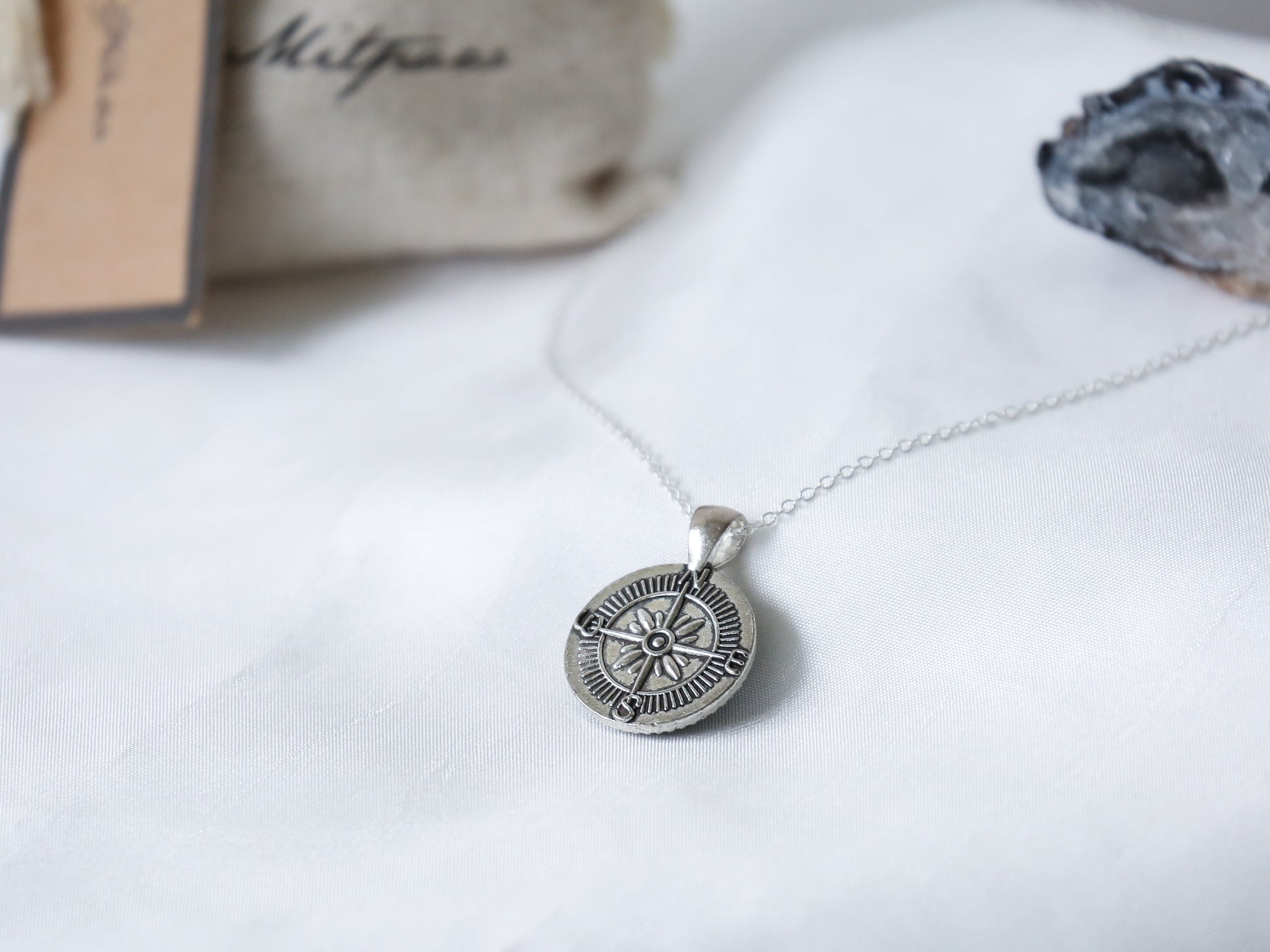 Vintage Compass Circle Colour Changing Necklace with 925 Silver Chain - Mitpaw