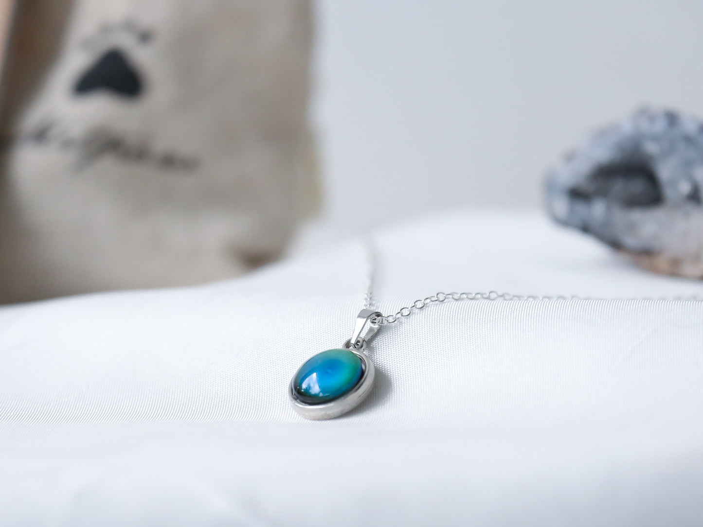 Vintage Round Colour Changing Necklace with 925 Silver Chain - Mitpaw