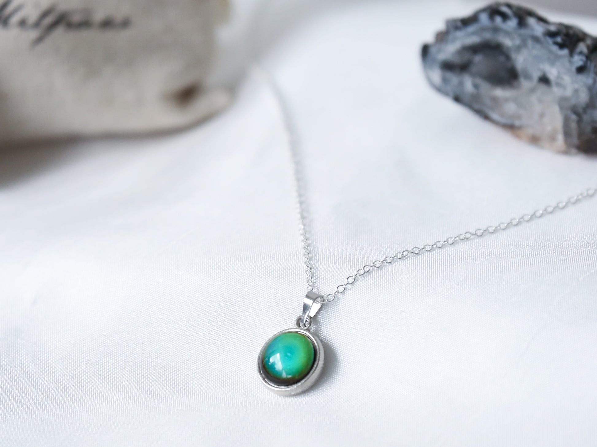 Vintage Round Colour Changing Necklace with 925 Silver Chain - Mitpaw