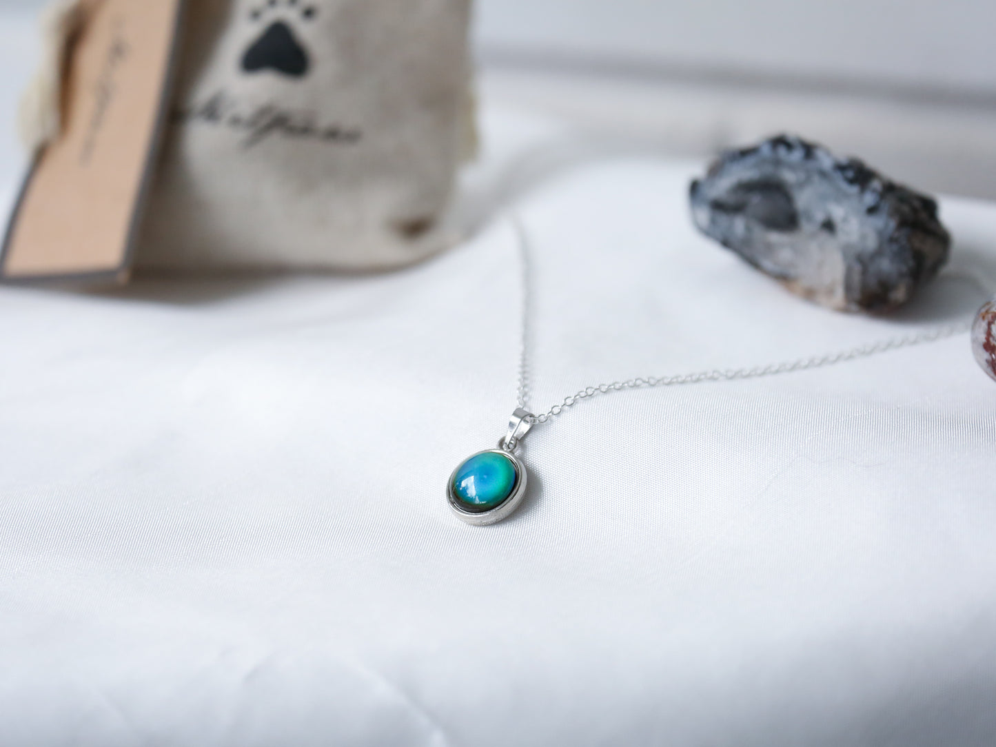 Vintage Round Colour Changing Necklace with 925 Silver Chain - Mitpaw
