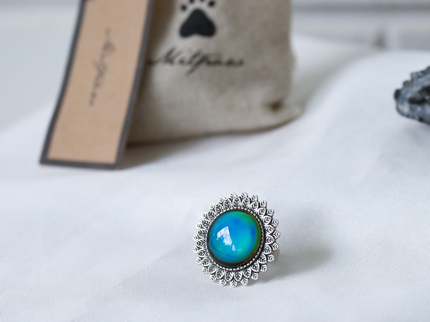 Flower Mood Ring with Iconic Features - Mitpaw