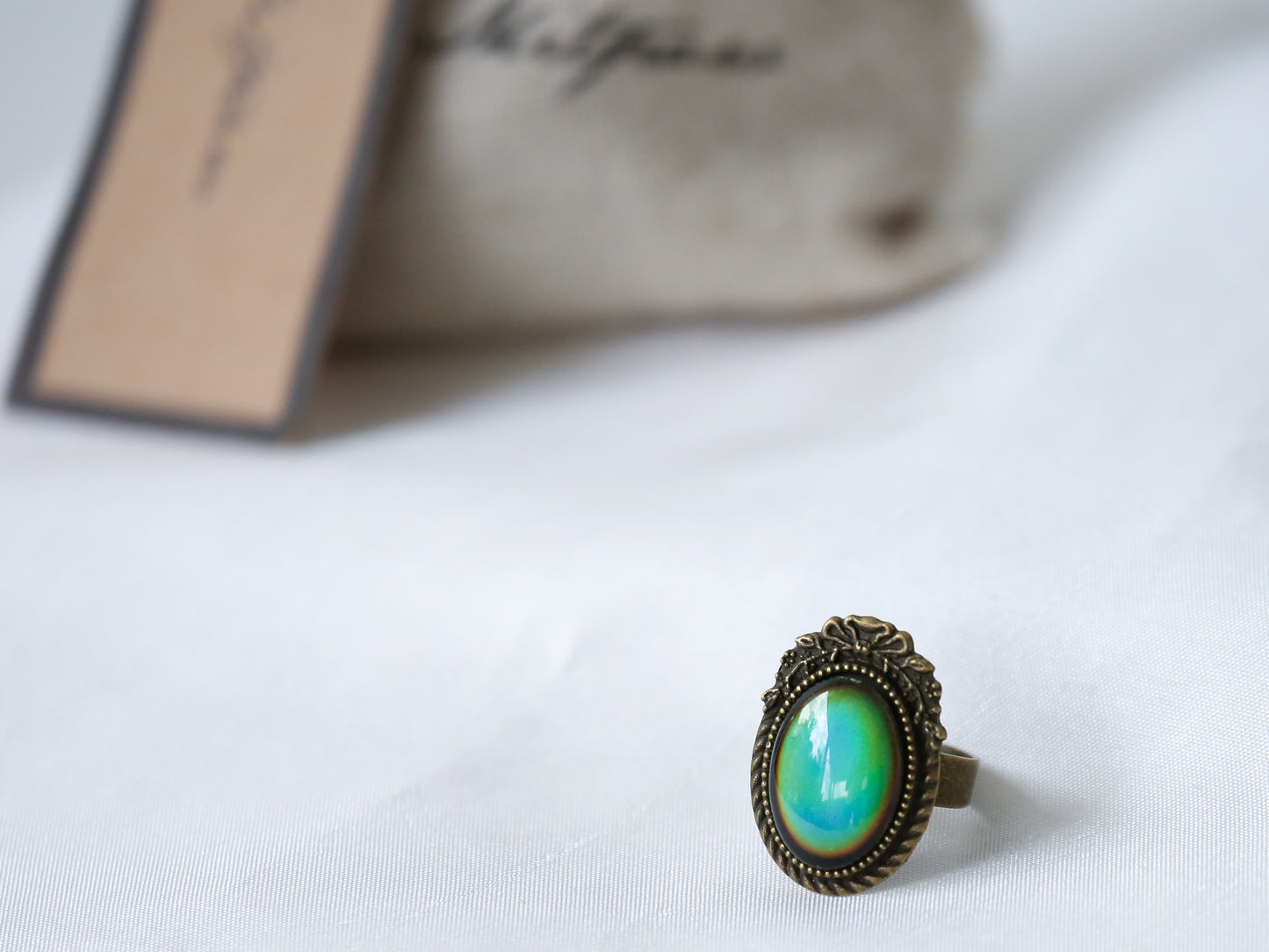 Ribbon Mood Ring with Iconic Features - Mitpaw