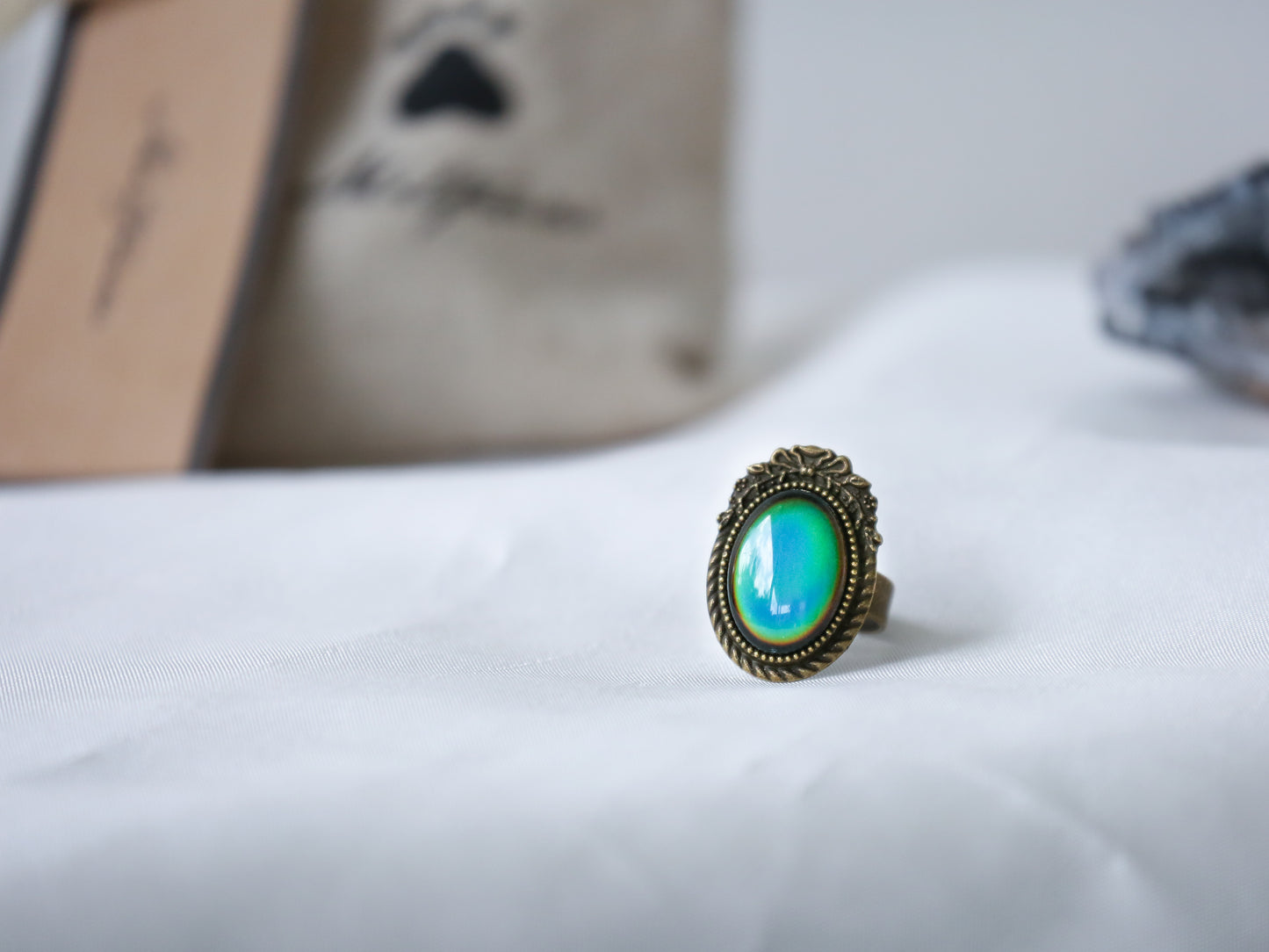 Ribbon Mood Ring with Iconic Features - Mitpaw