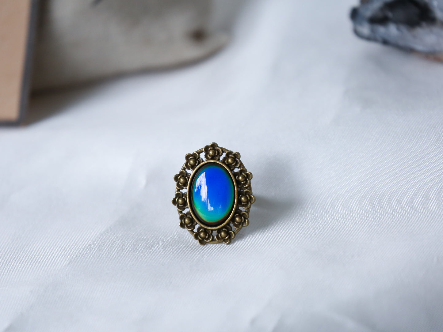 Daisy Mood Ring with Iconic Features - Mitpaw