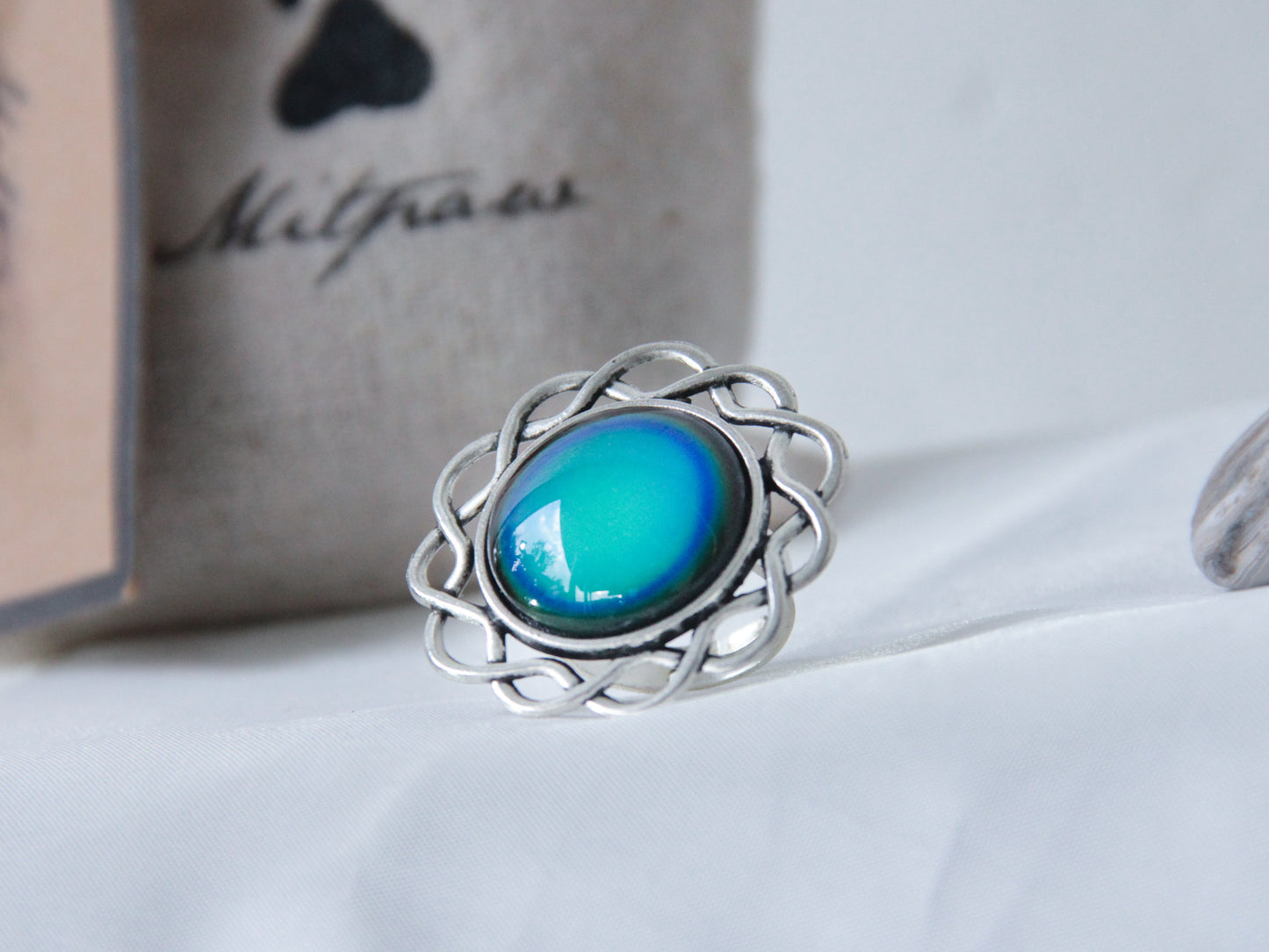 Weave Mood Ring with Iconic Features - Mitpaw