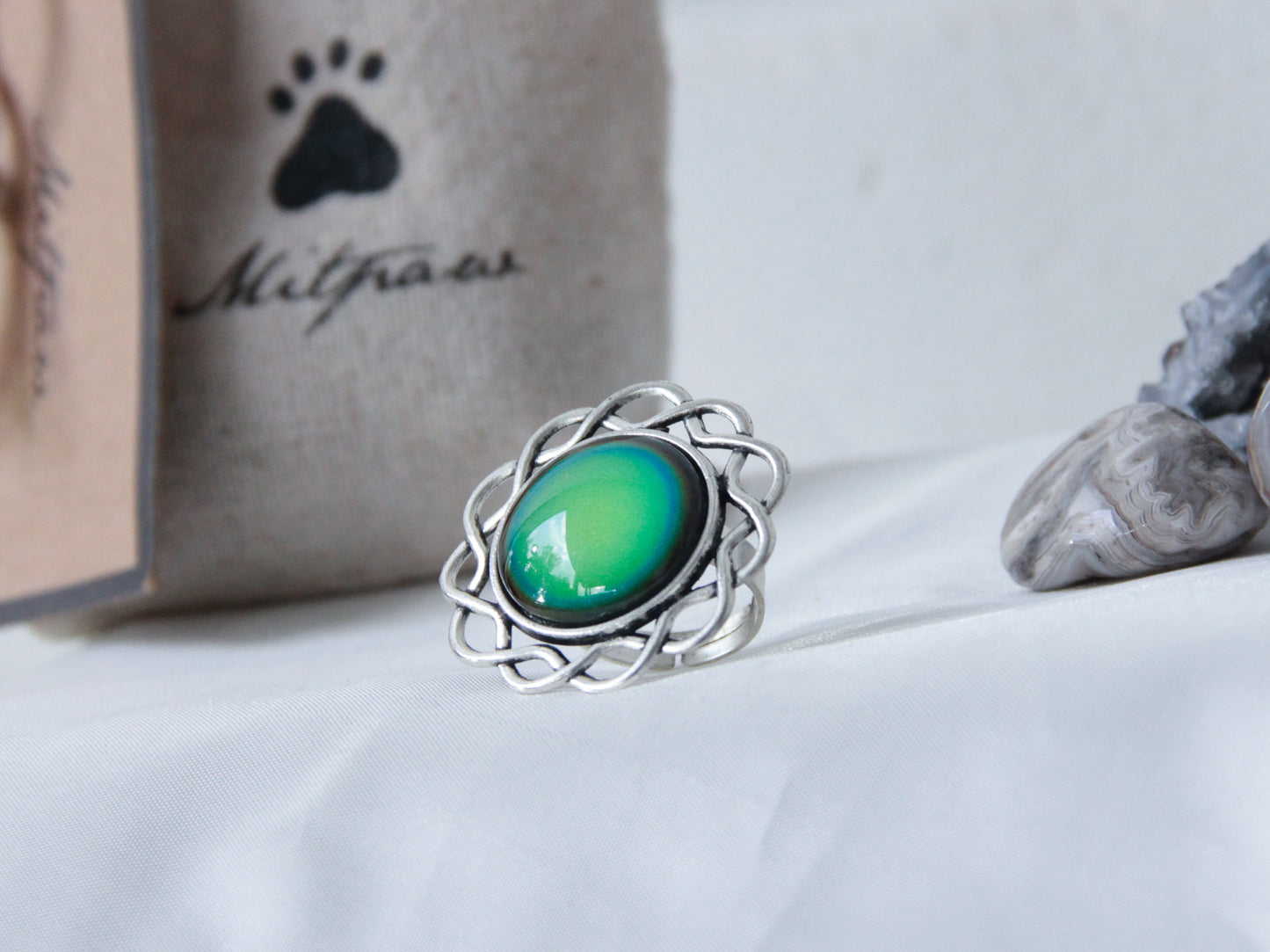 Weave Mood Ring with Iconic Features - Mitpaw