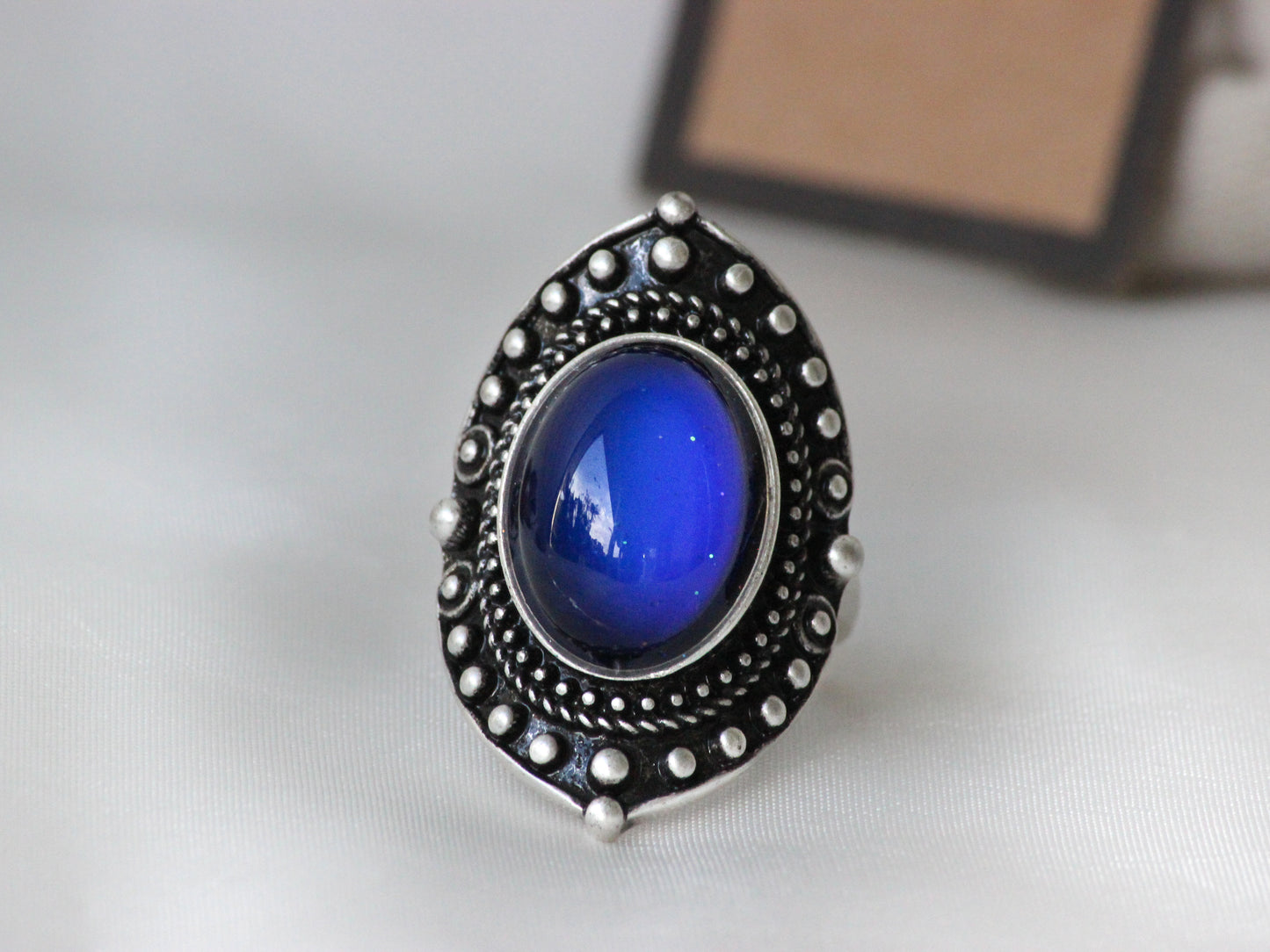Antique Silver Plating Decorative Oval Stone Mood Ring.