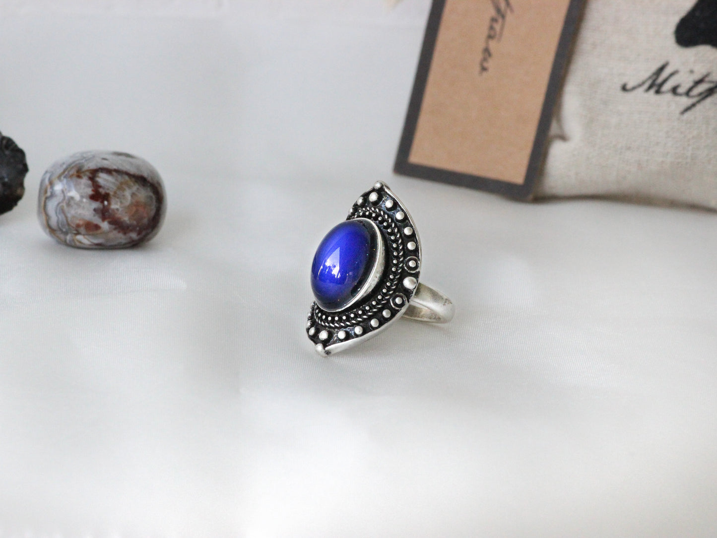 Antique Silver Plating Decorative Oval Stone Mood Ring.