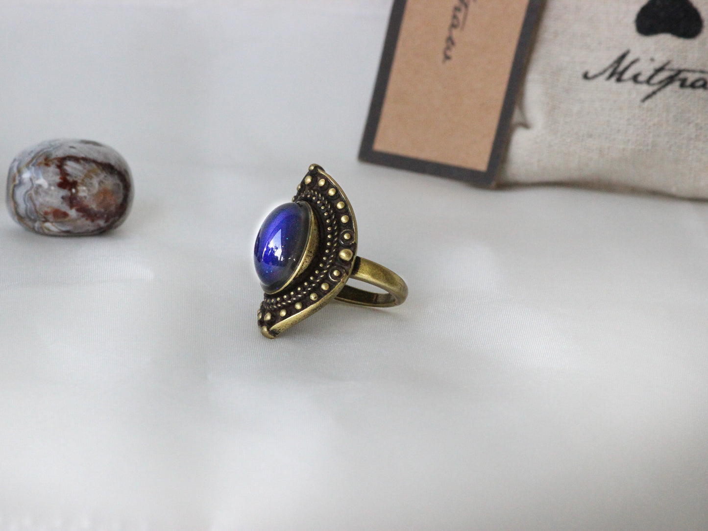 Antique Gold Plating Decorative Oval Stone Mood Ring.
