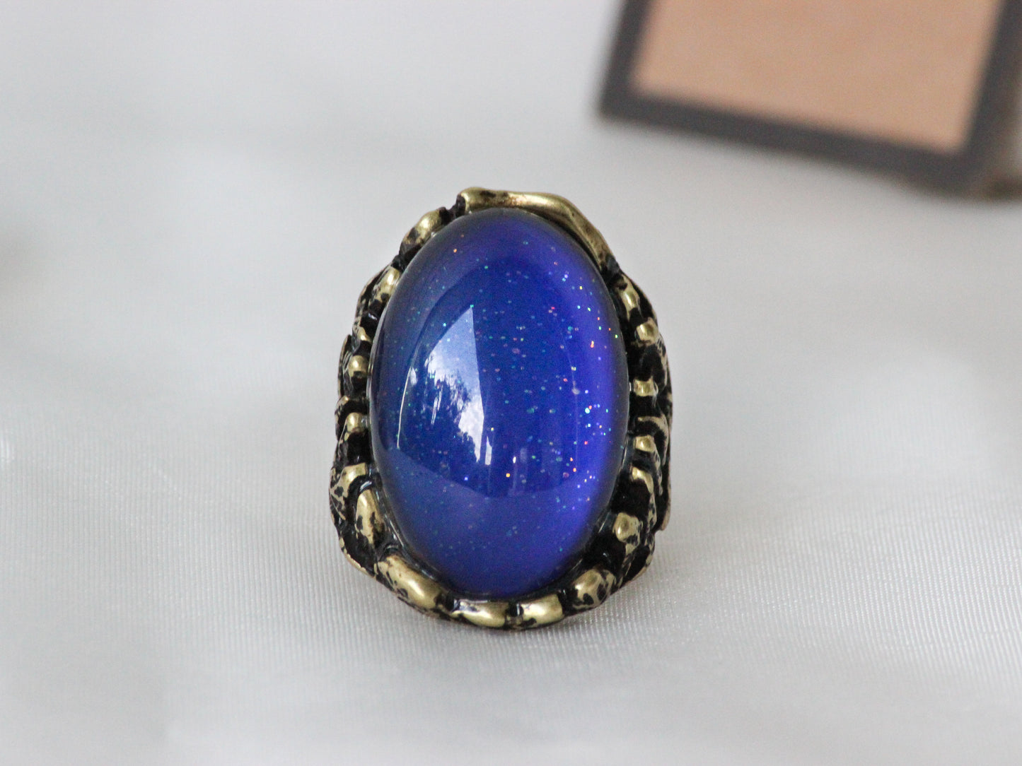 Antique Gold Plating Captured Oval Stone Mood Ring.