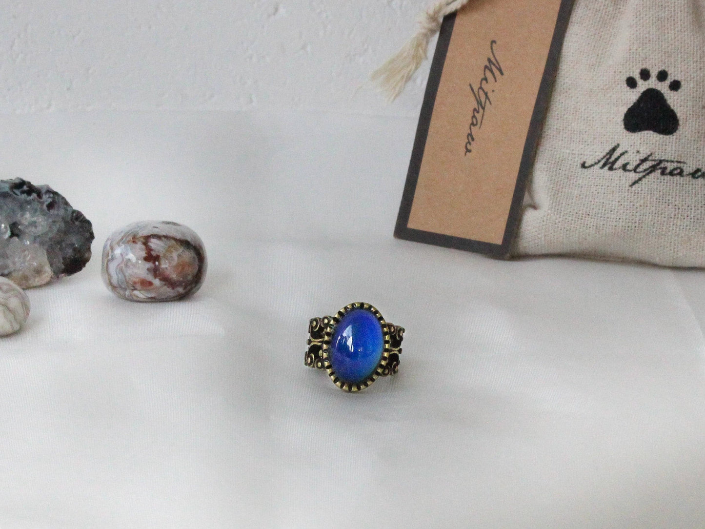 Antique Gold Plating Floral Oval Stone Mood Ring.