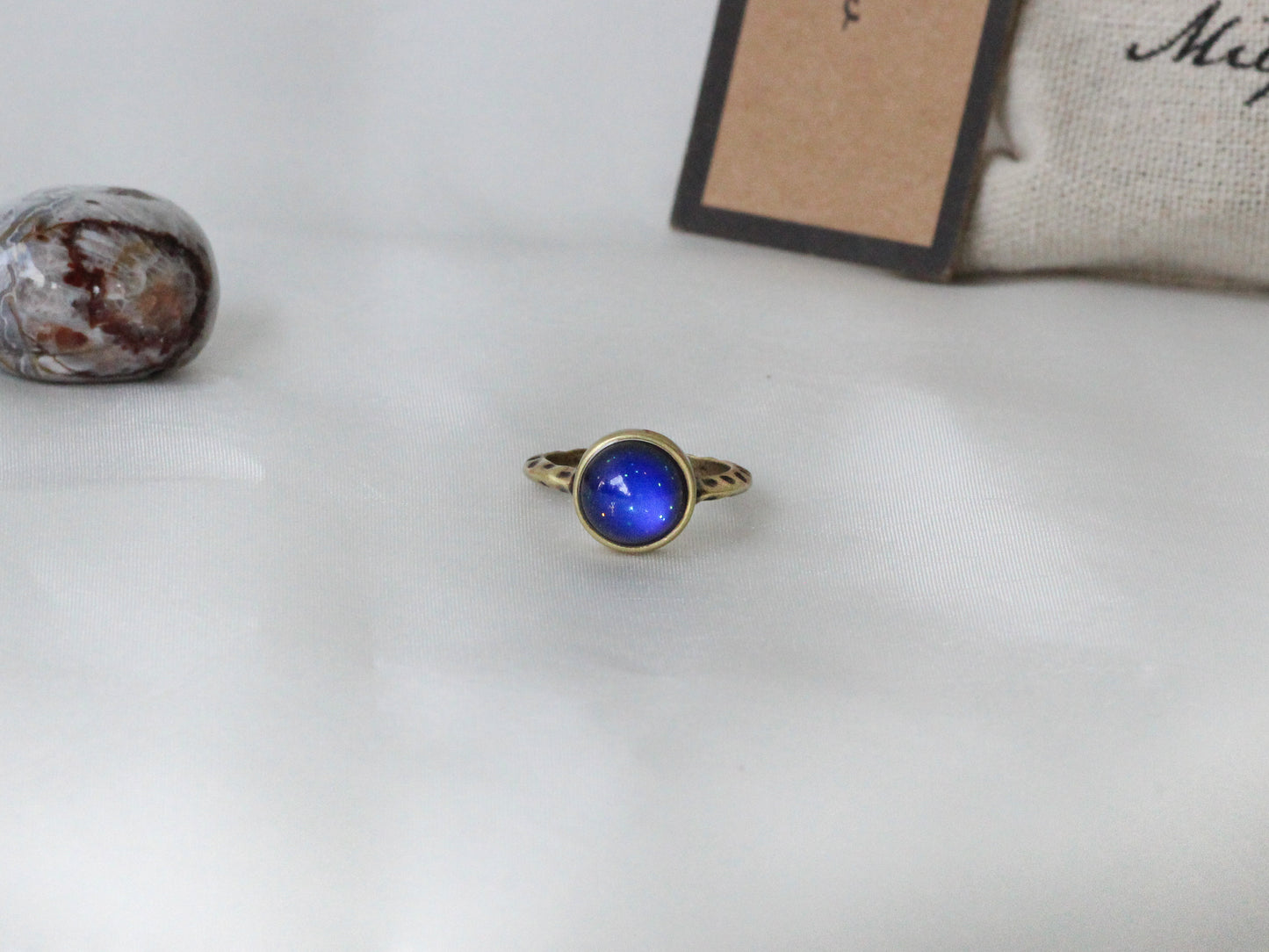 Antique Gold Plating Circle Stone Mood Ring.