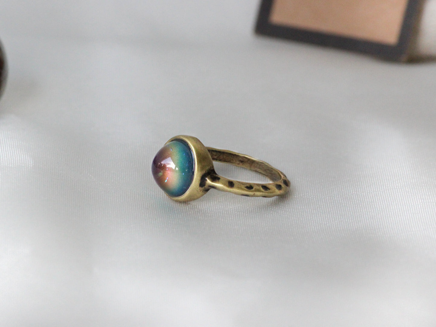Antique Gold Plating Circle Stone Mood Ring.