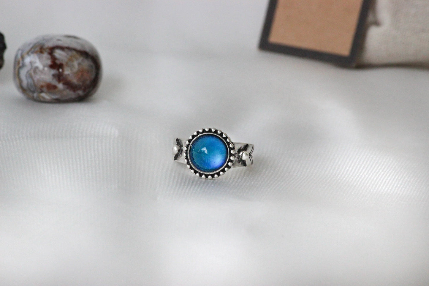 Antique Silver Plating Decorative Circle Stone Mood Ring.