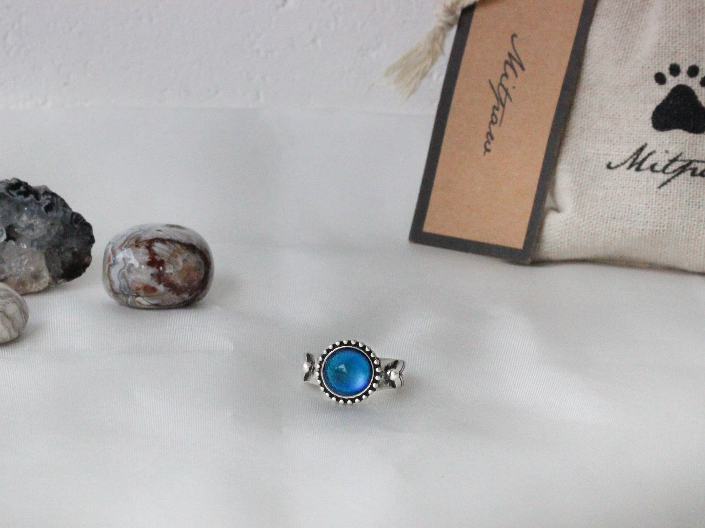 Antique Silver Plating Decorative Circle Stone Mood Ring.