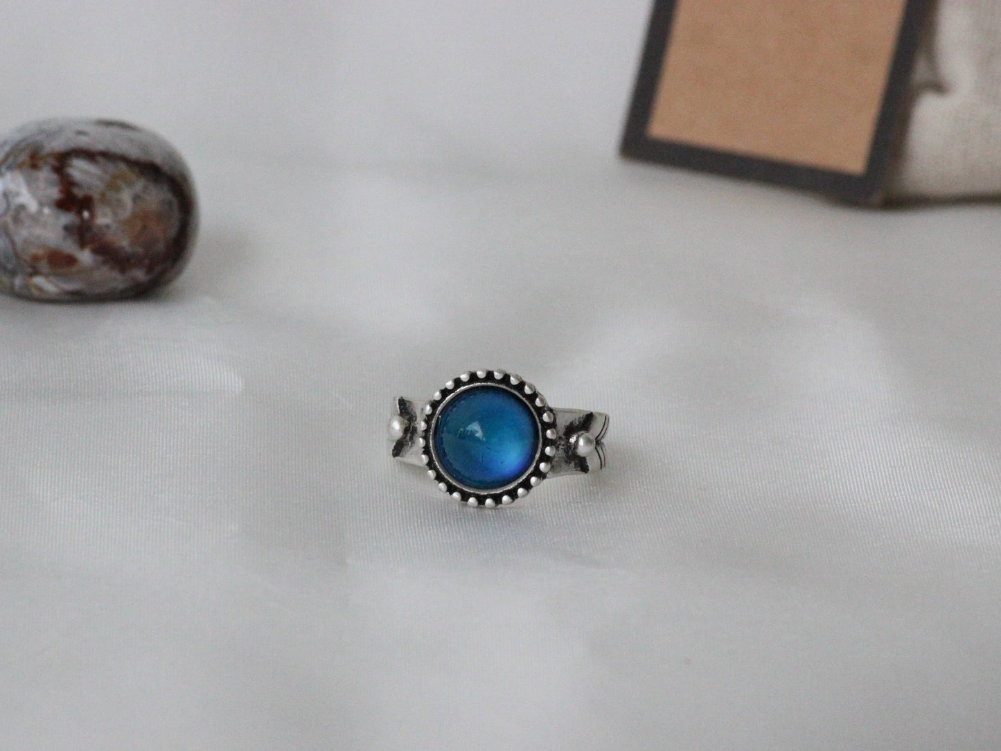 Antique Silver Plating Decorative Circle Stone Mood Ring.