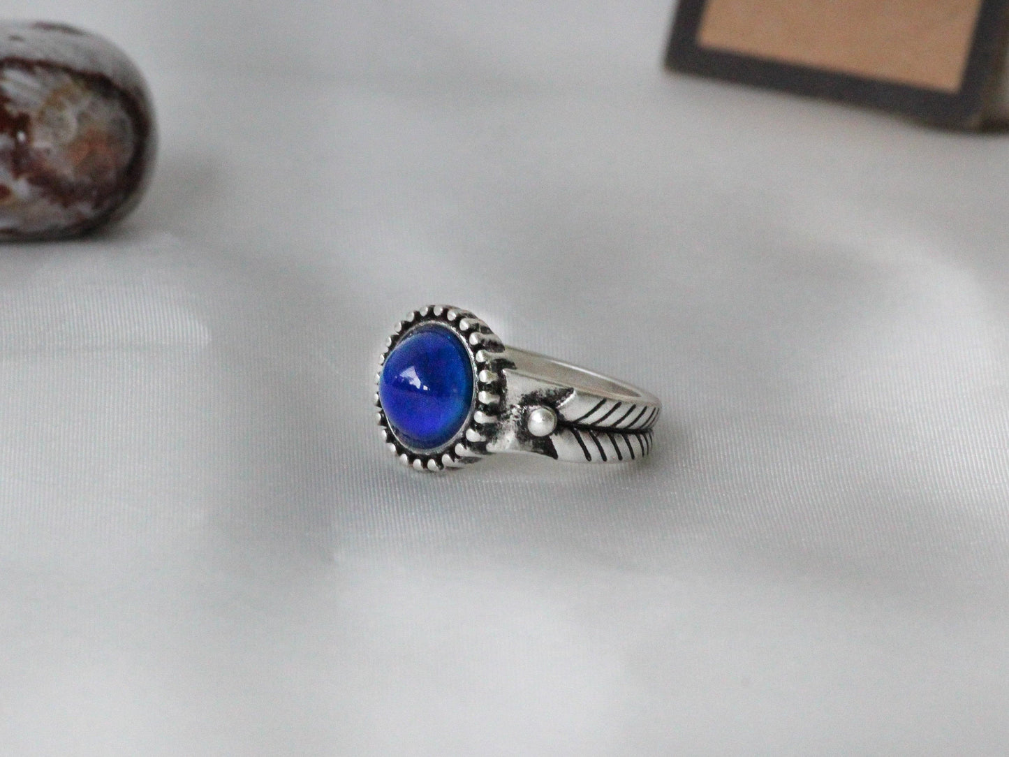 Antique Silver Plating Decorative Circle Stone Mood Ring.