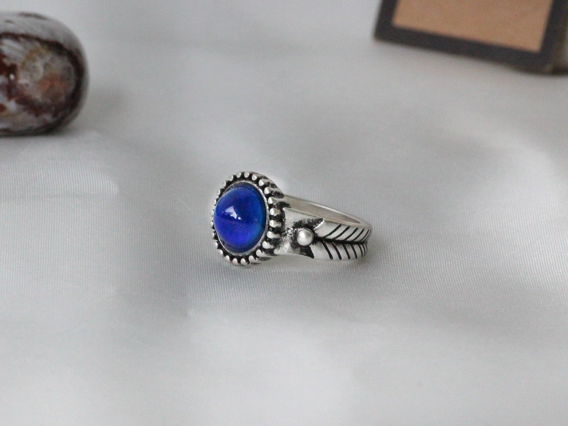 Antique Silver Plating Decorative Circle Stone Mood Ring.