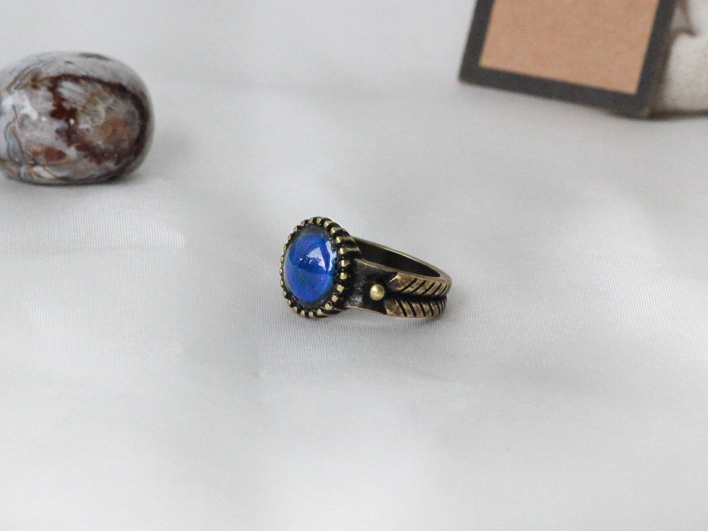 Antique Gold Plating Decorative Circle Stone Mood Ring.