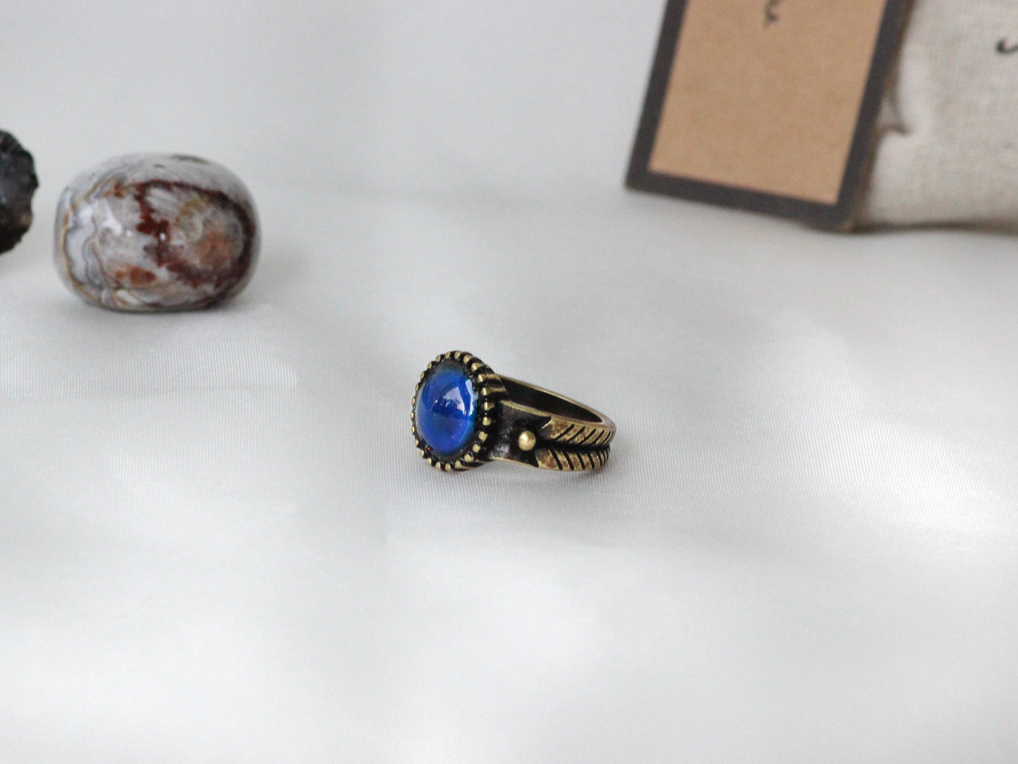 Antique Gold Plating Decorative Circle Stone Mood Ring.