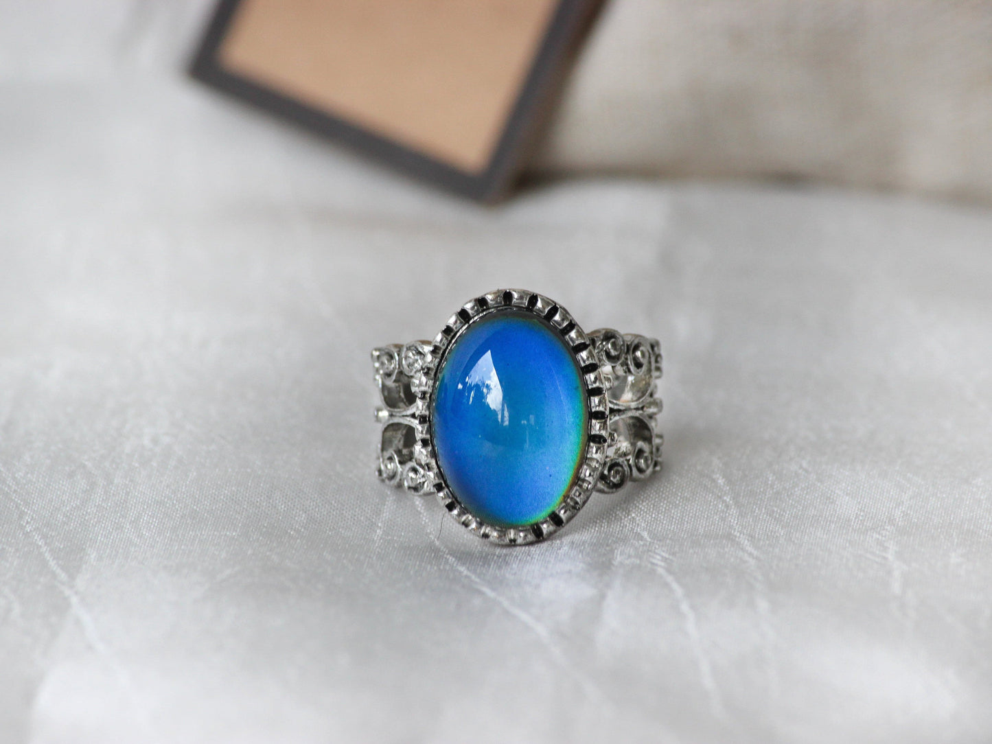 Antique Silver Plating Floral Oval Stone Mood Ring.