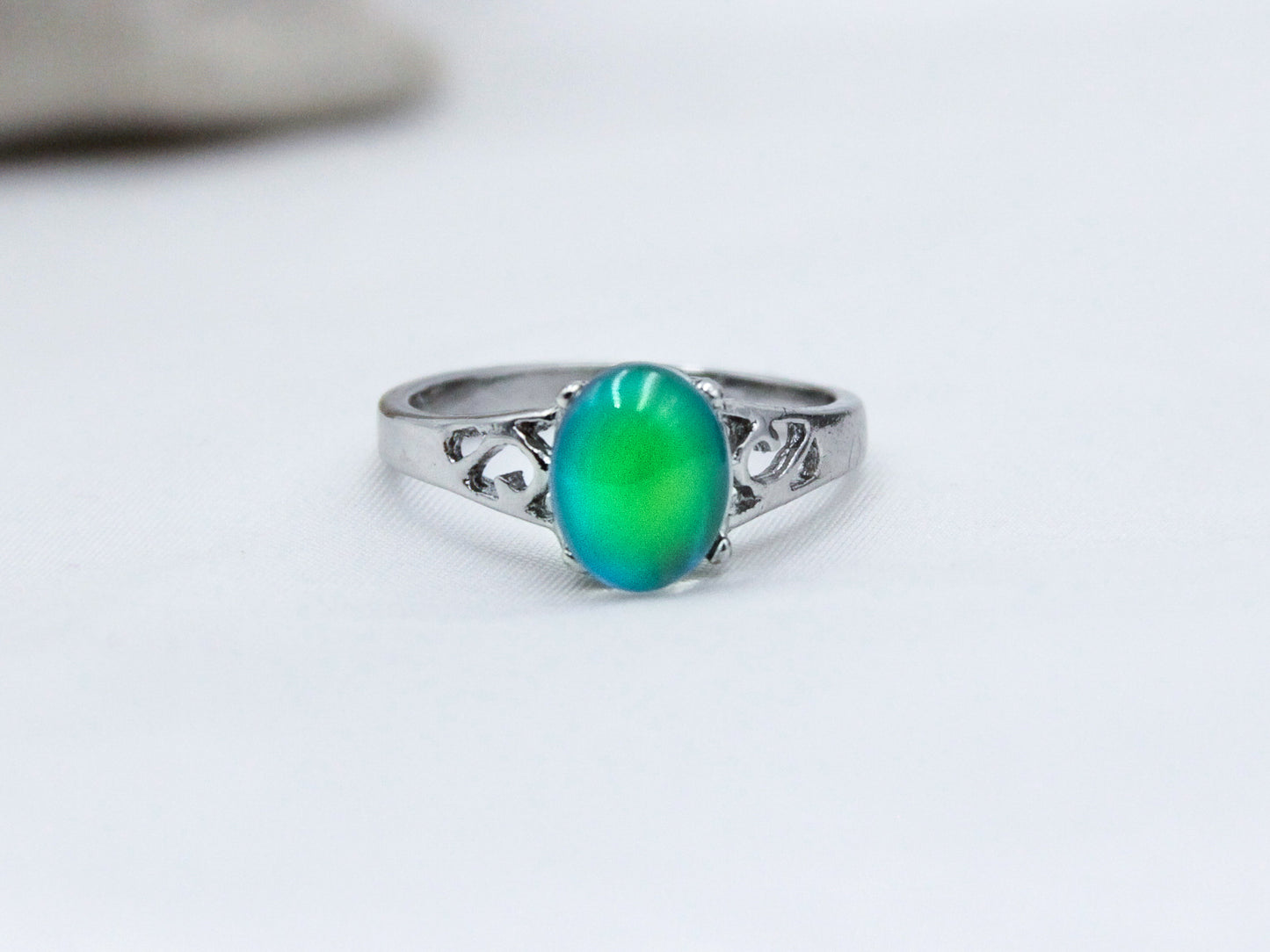 Petite Borderless Oval Decorative Mood Ring