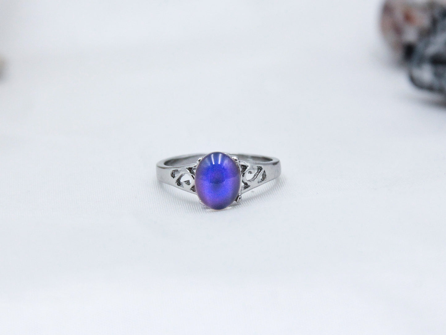 Petite Borderless Oval Decorative Mood Ring