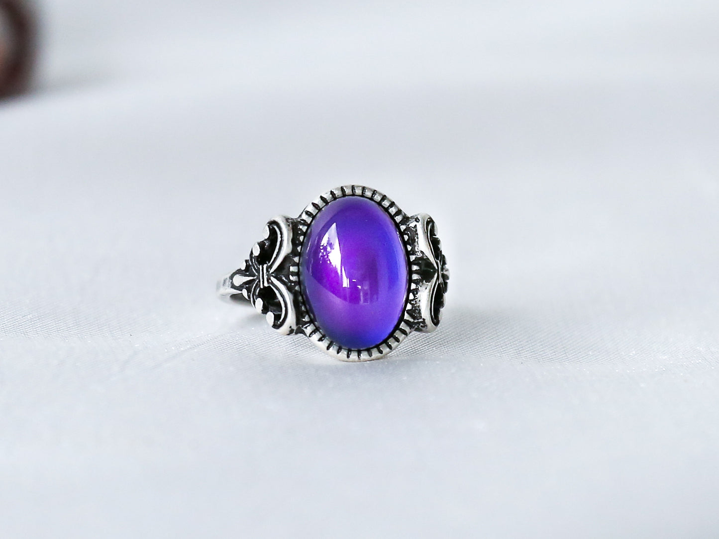 Bohemian Oval Floral Thin Band Mood Ring