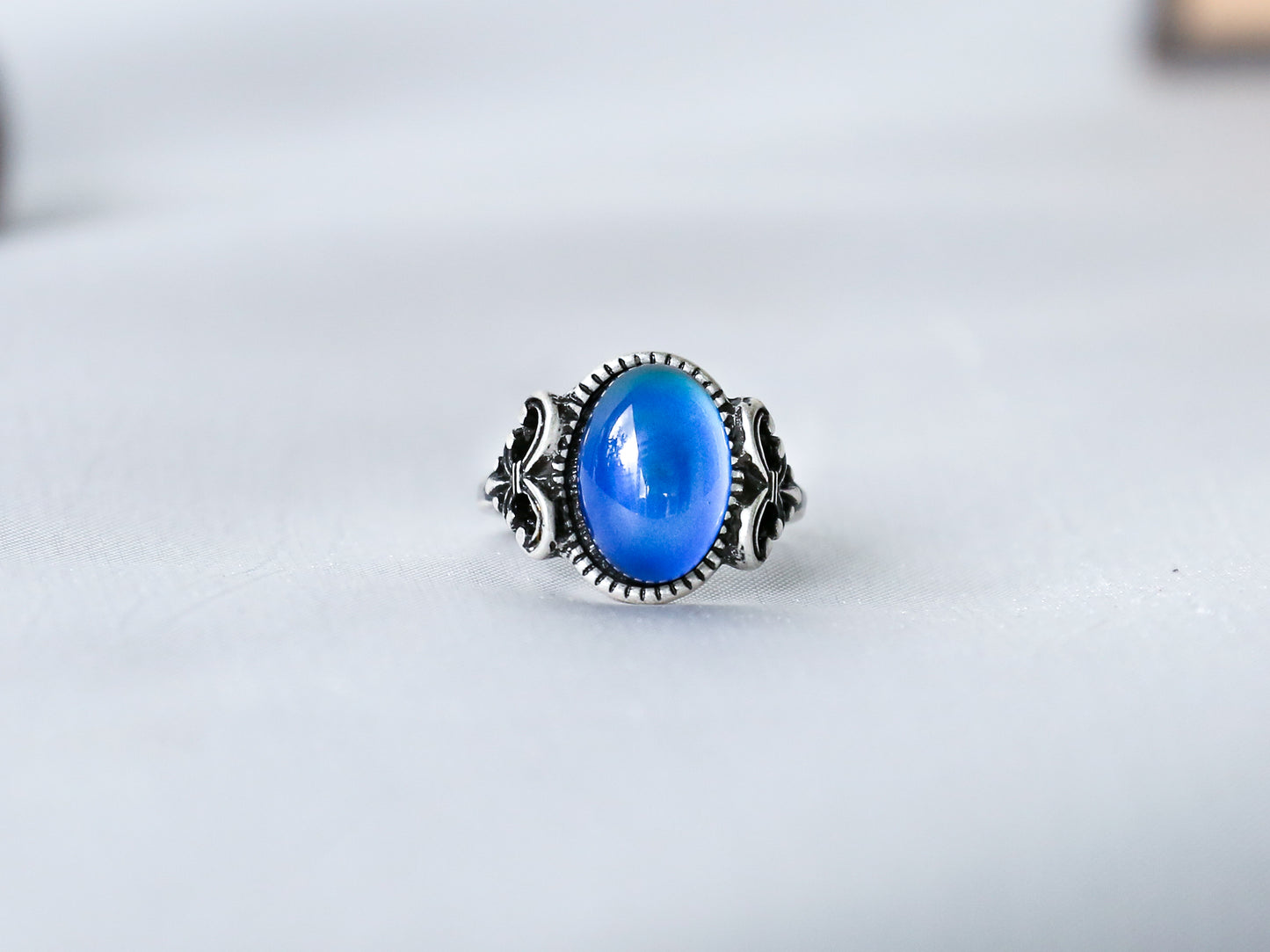 Bohemian Oval Floral Thin Band Mood Ring