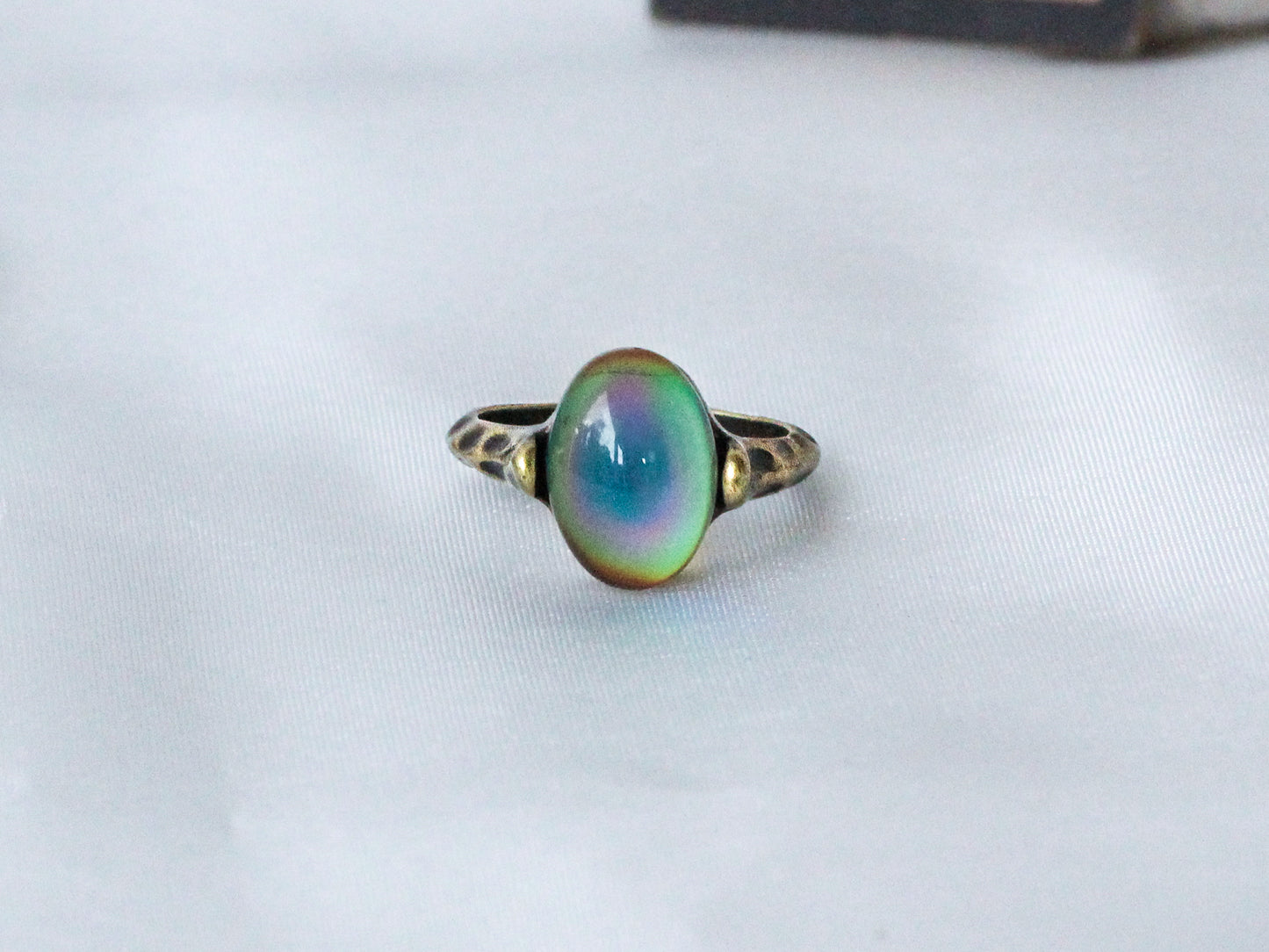 Antique Gold Plating Oval Borderless Stone Mood Ring